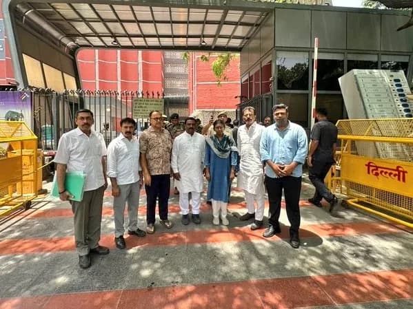 నామినేషన్ రిజెక్ట్.. ECI ఆఫీస్కి మీనాక్షి నటరాజన్!