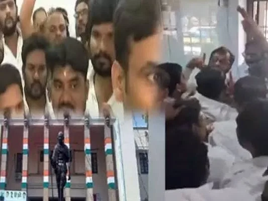 నేతలు ఆందోళన.. గాంధీభవన్లో ఉద్రిక్తత