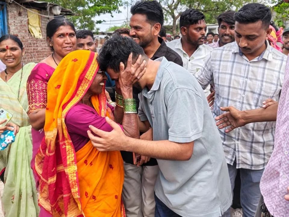 కాక్రోచ్ జనతా పార్టీ ఫౌండర్ సొంత ఊర్లో!