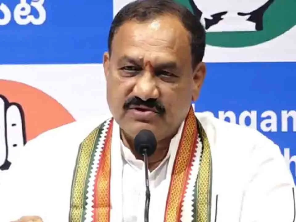 పవన్ కల్యాణ్ కమలం పువ్వులో ఒక రెక్క: TPCC చీఫ్