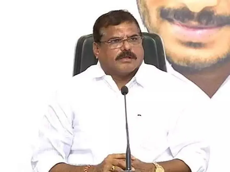 క్రిమినల్స్ అయితే చంపేస్తారా ? : బొత్స