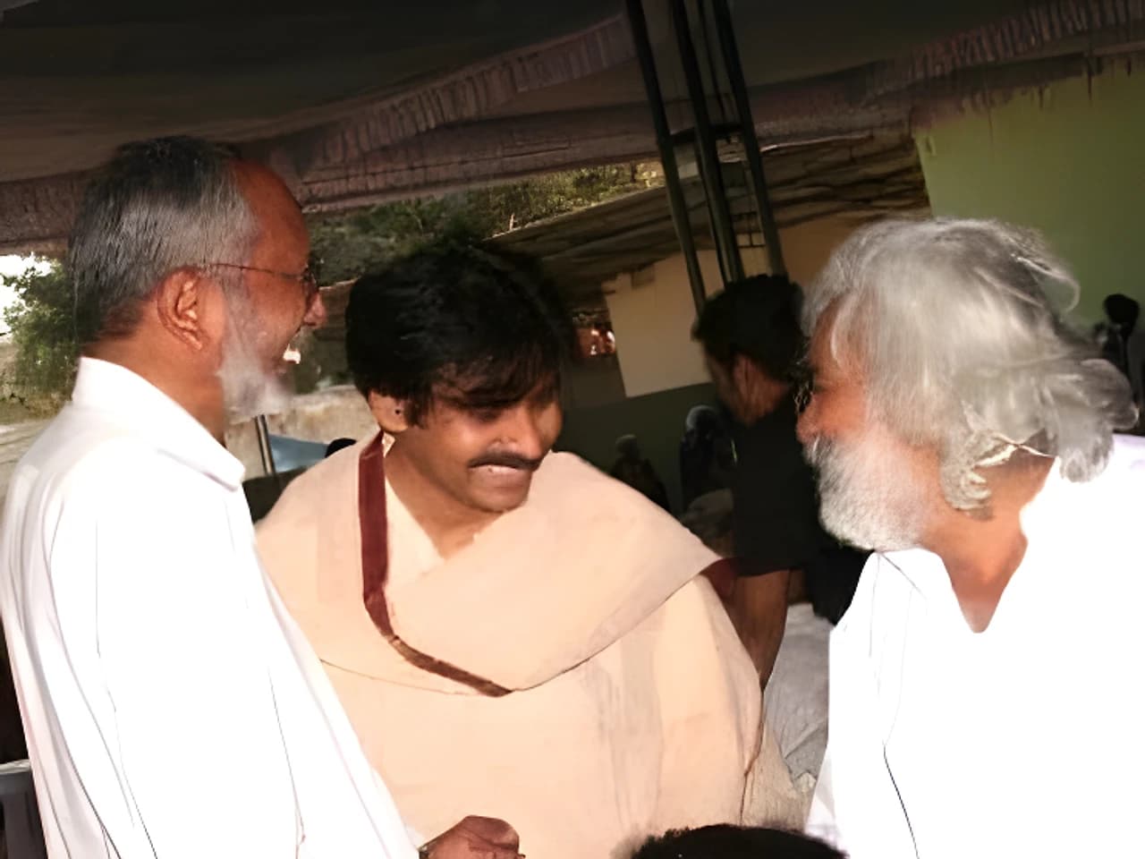 పాత జ్ఞాపకాలను షేర్ చేసిన పవన్ కళ్యాణ్!