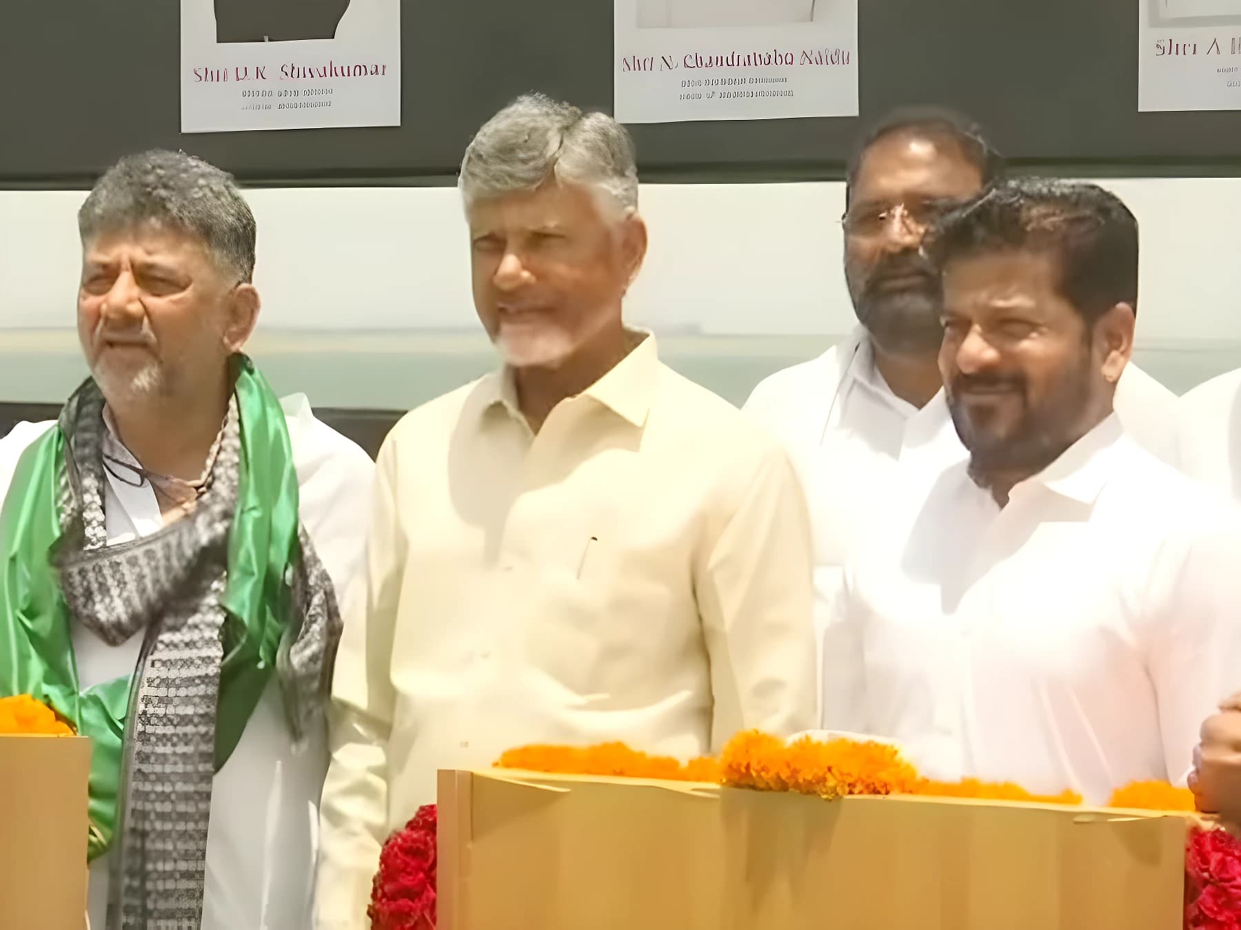 ఒకే ఫ్రేమ్లో AP, తెలంగాణ, కర్ణాటక CMలు.. రీజన్ ఇదే!