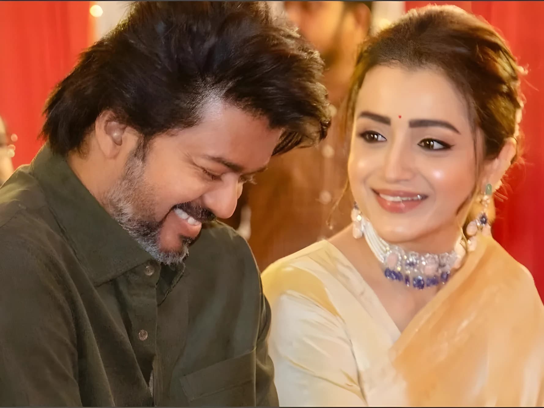 విజయ్- త్రిష రిలేషన్ పై విపక్షాల సెటైర్లు