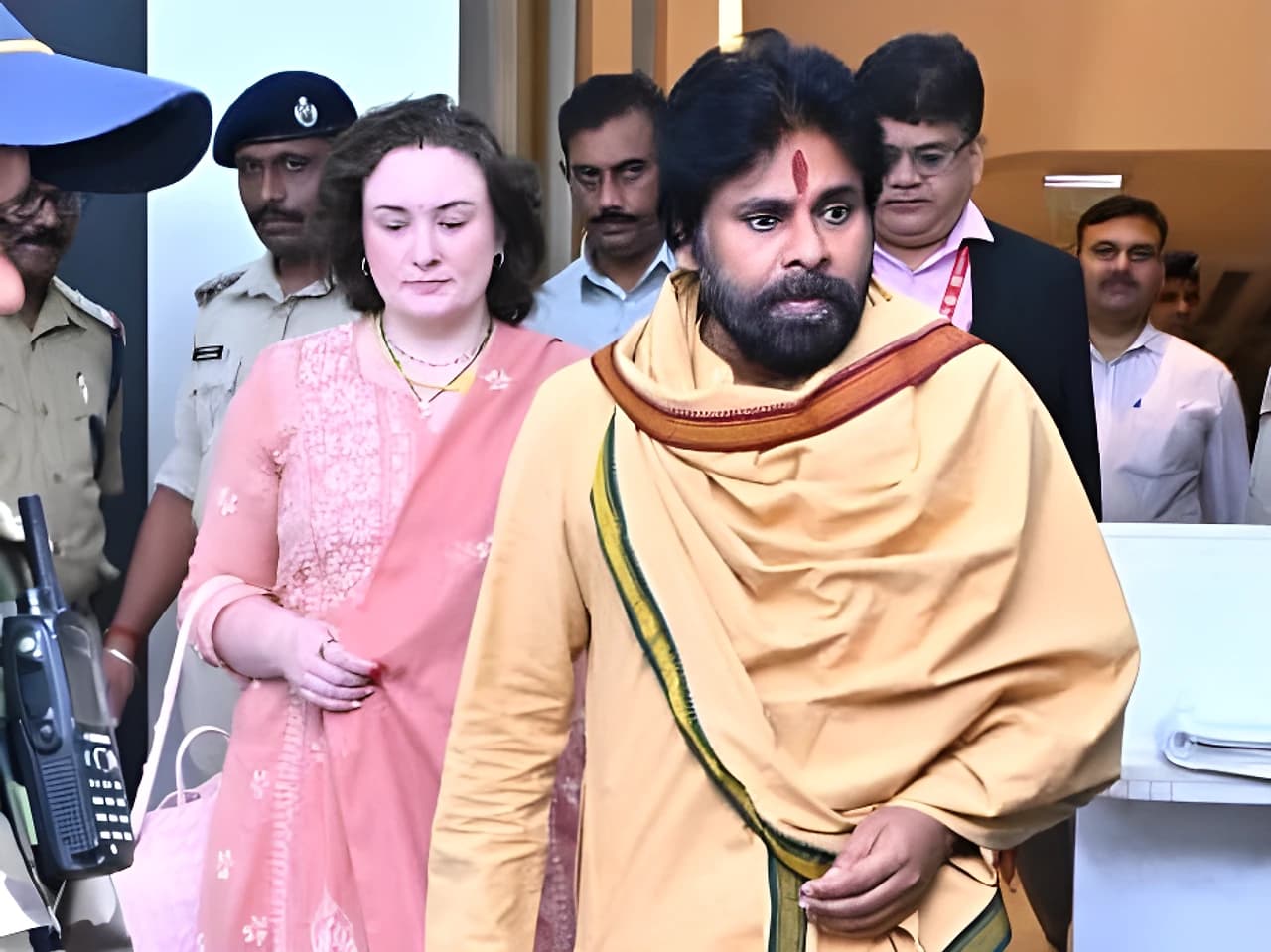 ముంబై హాస్పిటల్లో పవన్ కళ్యాణ్..