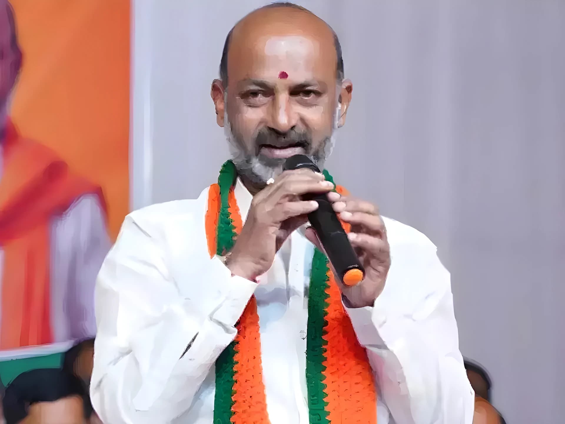 తెలంగాణలో బిగ్బాస్ షో నడుస్తోంది
