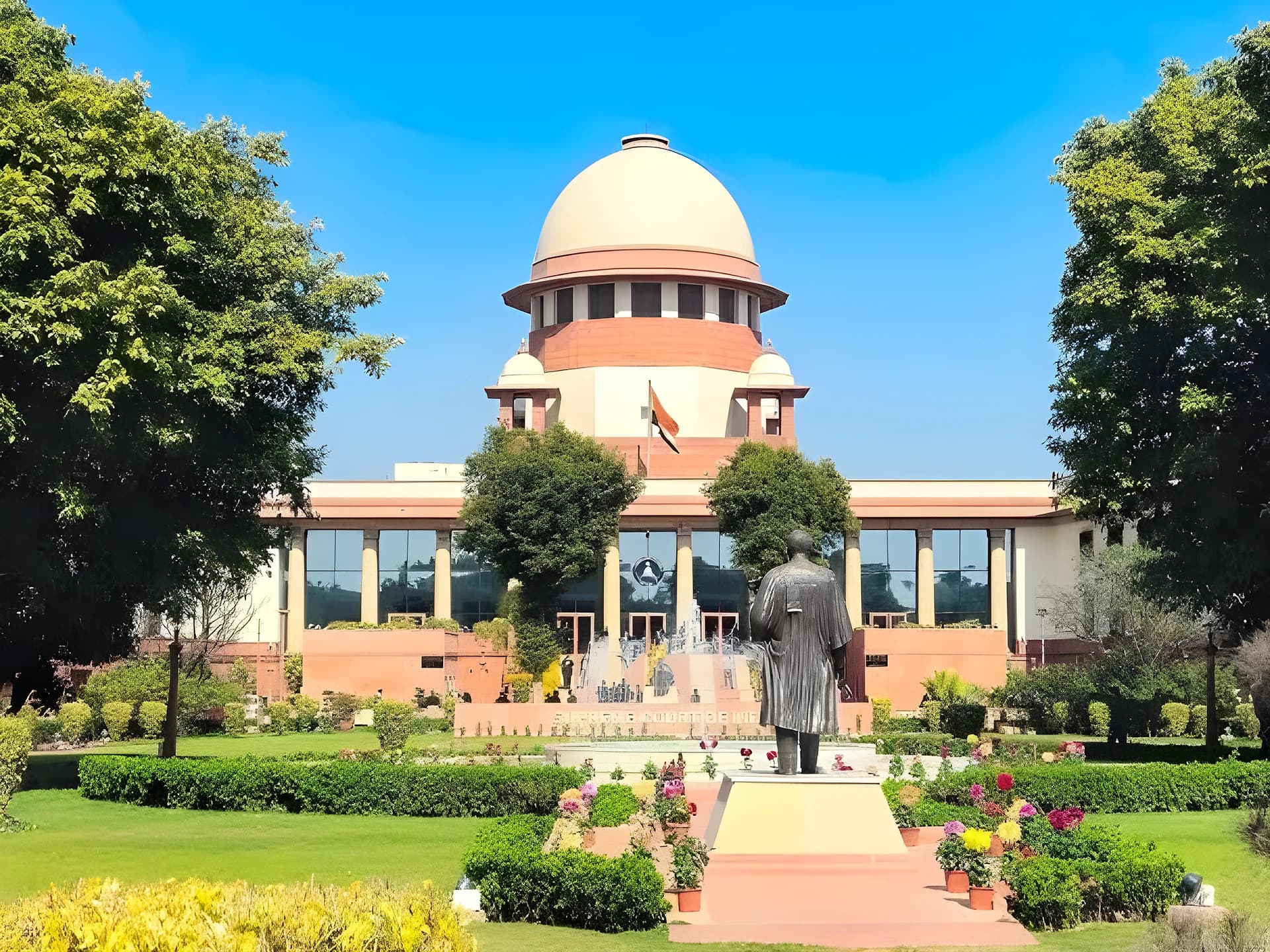సుప్రీం కోర్టులో షాకింగ్ ఘటనః సీజే పై మాటల దాడి !