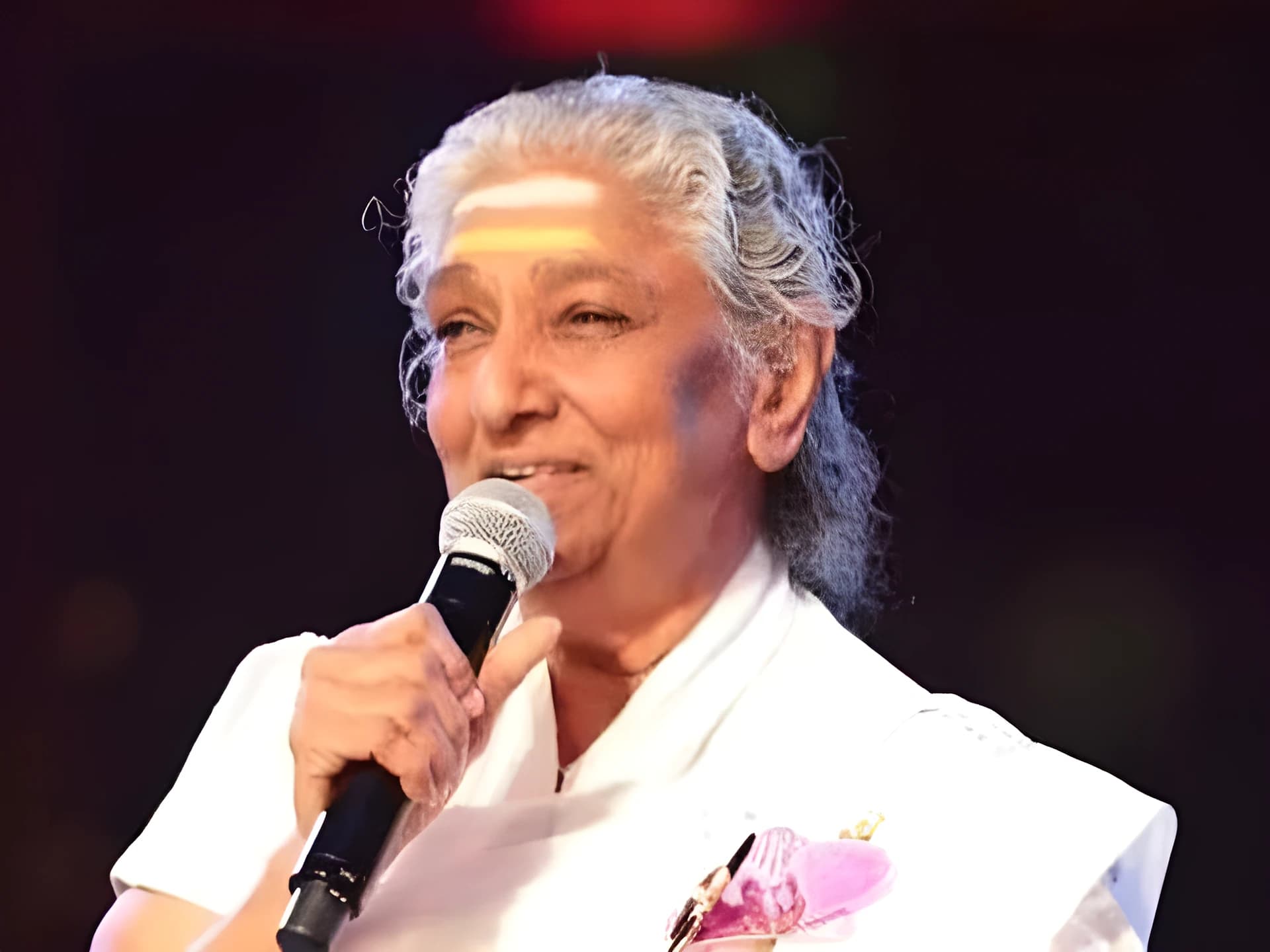 దక్షిణాది అవార్డుల్లో ఆమెది ఒక రికార్డు !