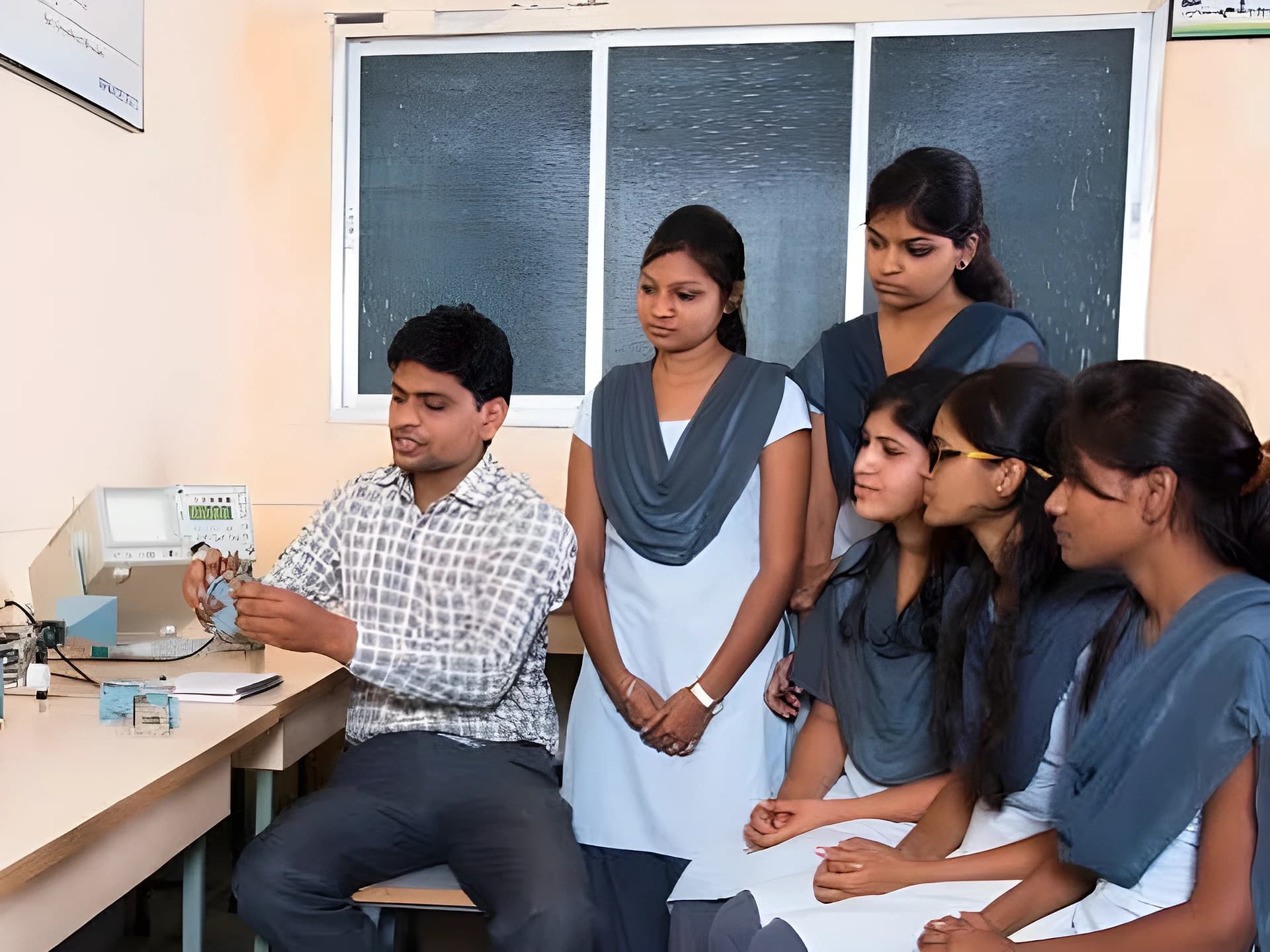 ₹80 వేల స్కాలర్షిప్కు బ్రేక్..? విద్యార్థుల్లో టెన్షన్!