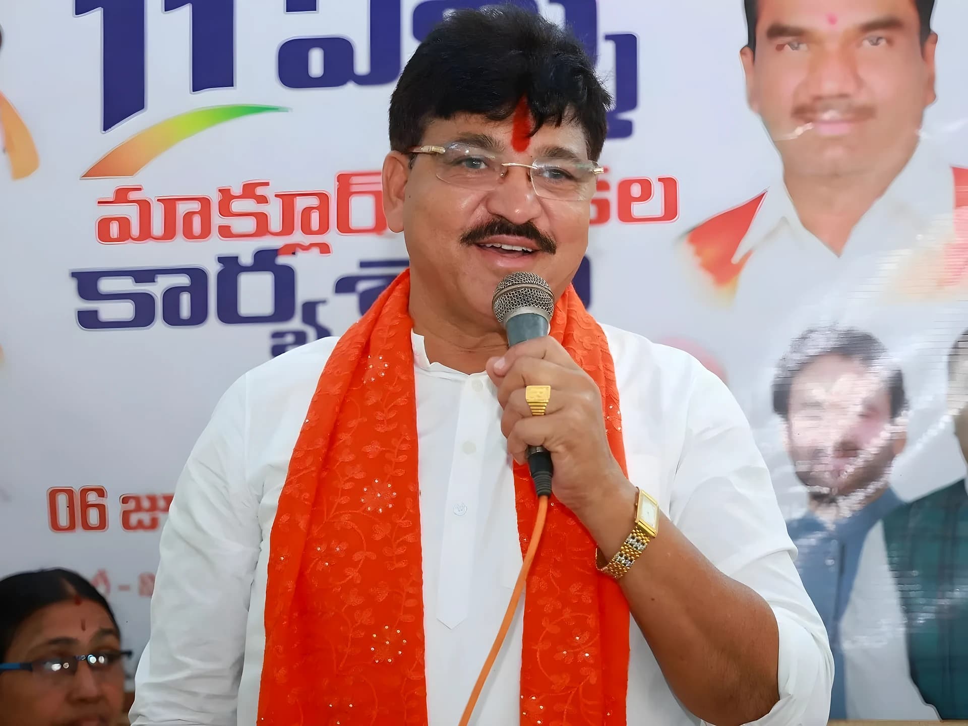 హామీ అమలు చేయకపోతే స్కూటీలు తీసుకెళ్లండి
