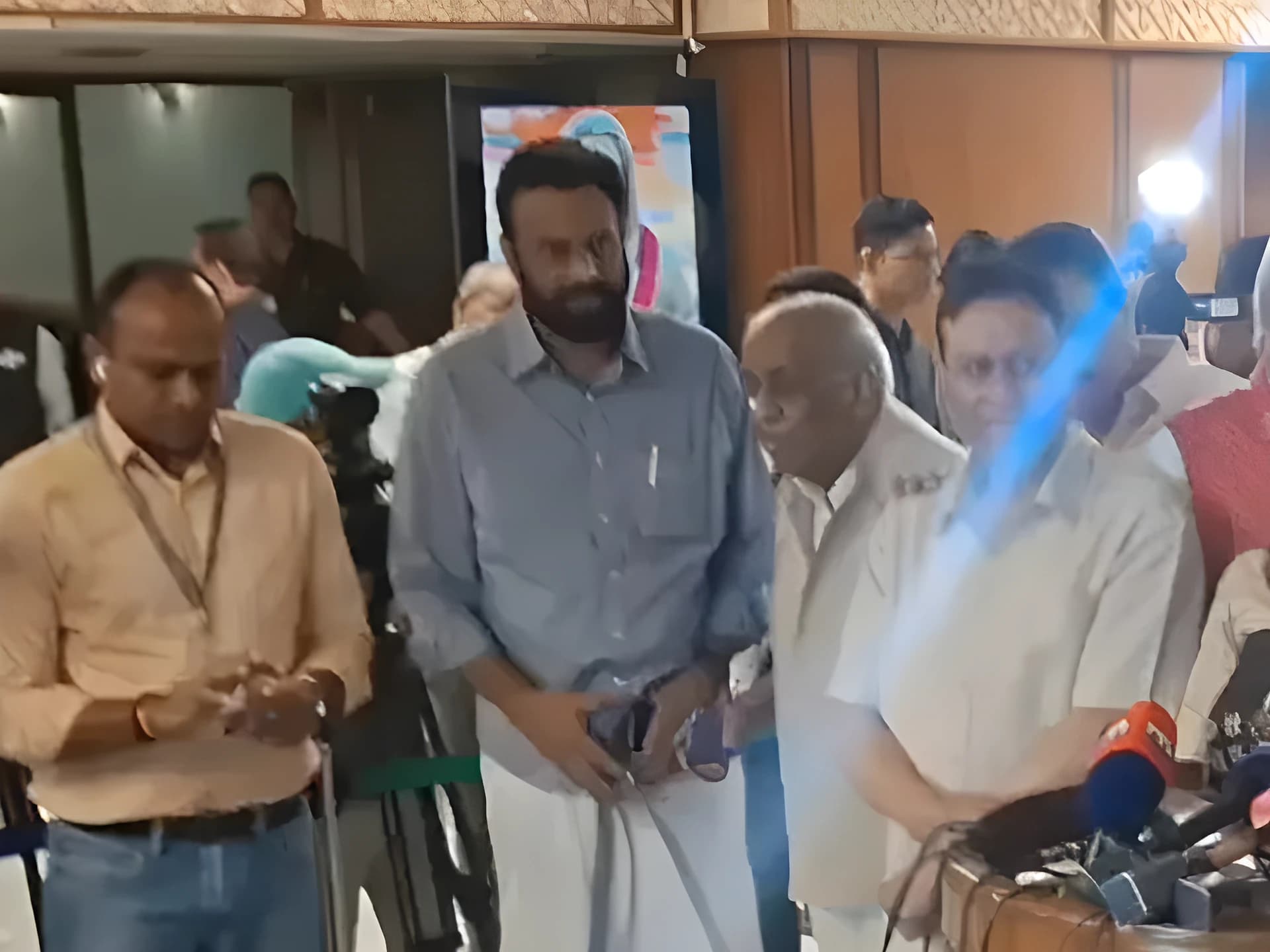పార్లమెంట్ సెషన్స్ పై ఆల్ పార్టీ మీట్ కు టీఎంసీ రెబెల్స్ !