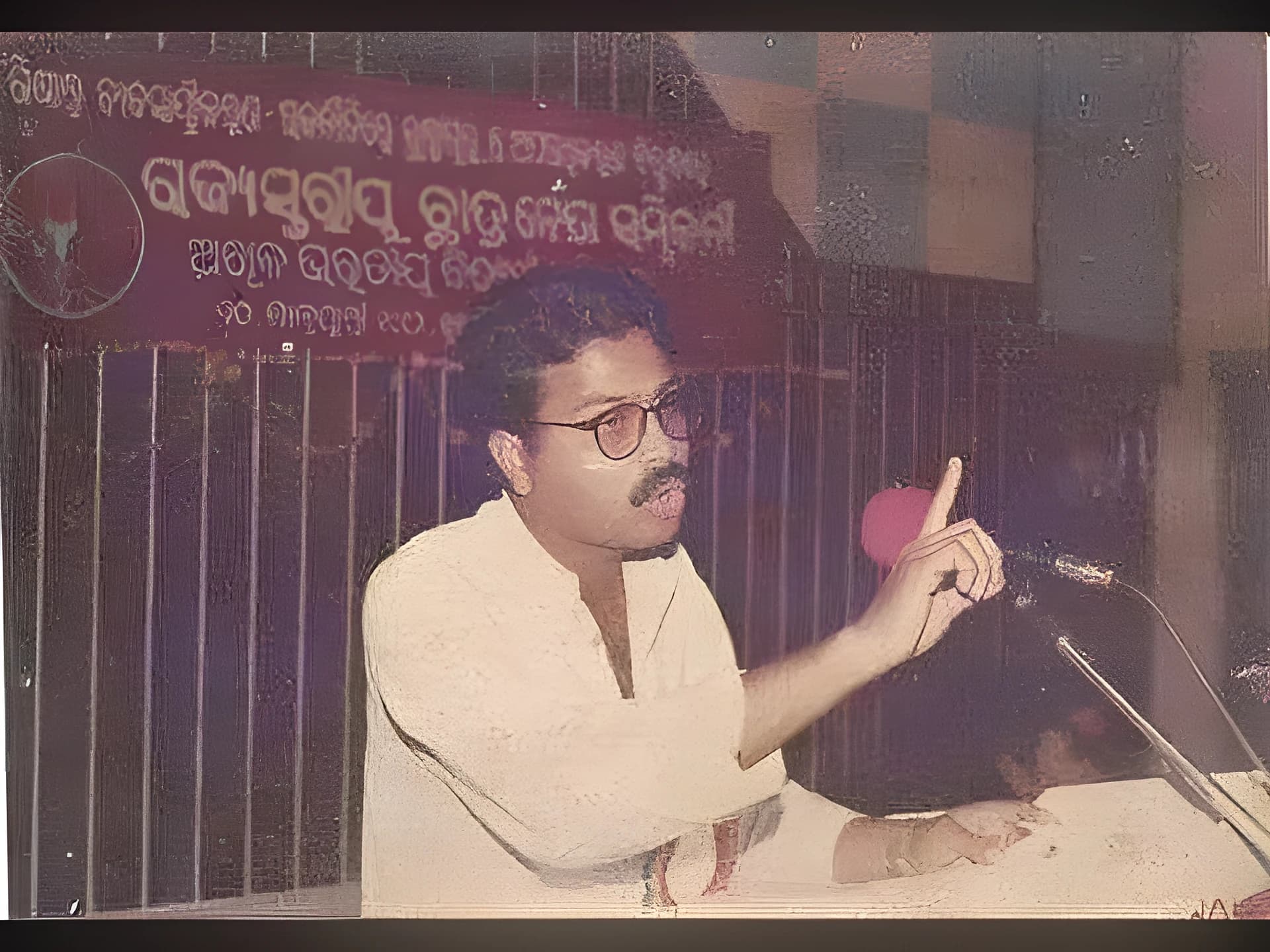 1997 పేపర్ లీక్.. లాఠీ దెబ్బలు తిన్న ధర్మేంద్ర ప్రధాన్!