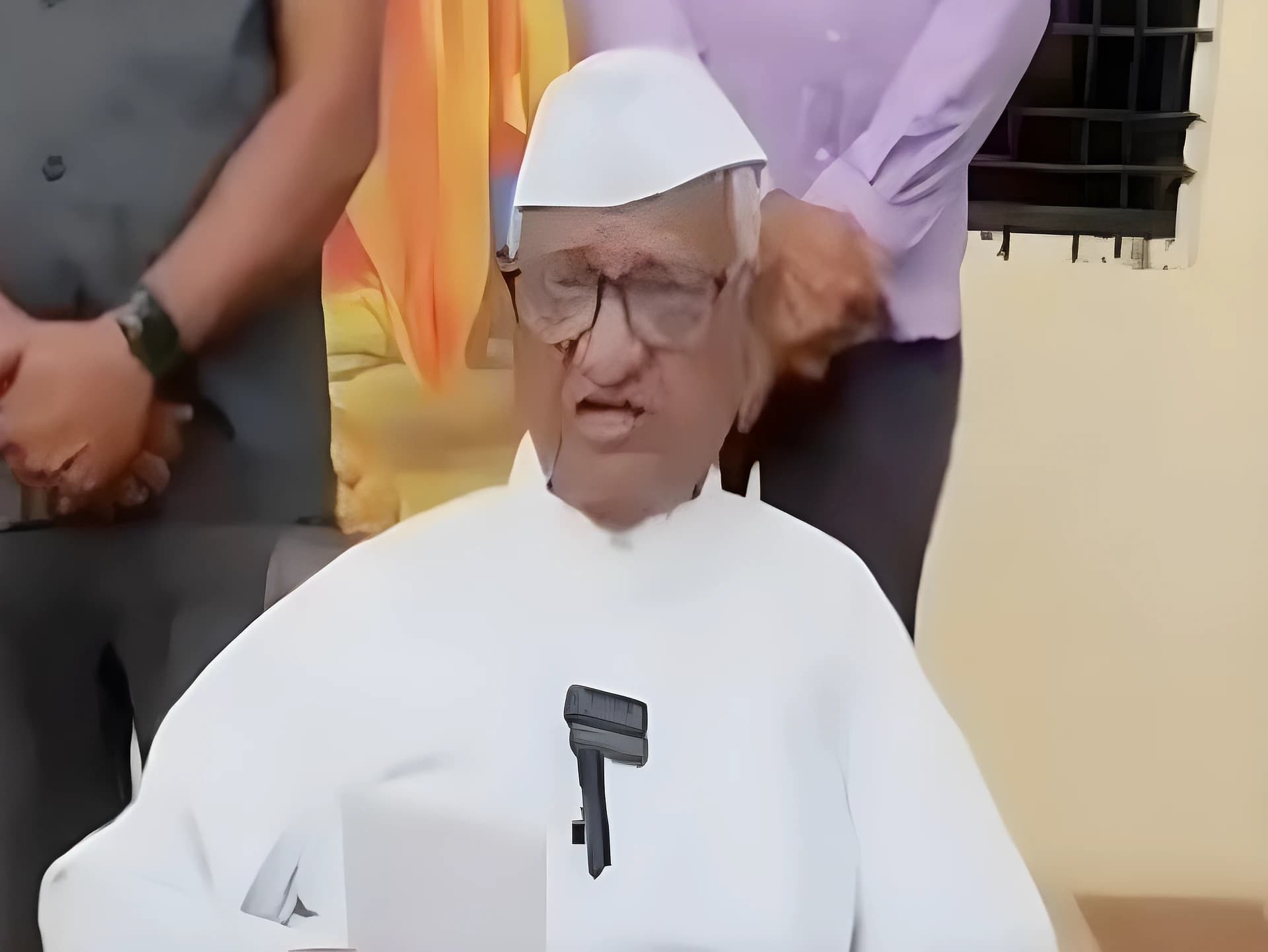 లాఠీ చార్జిని నిరసిస్తూ ఉద్యమానికి అన్నాహజారే సిద్ధం !