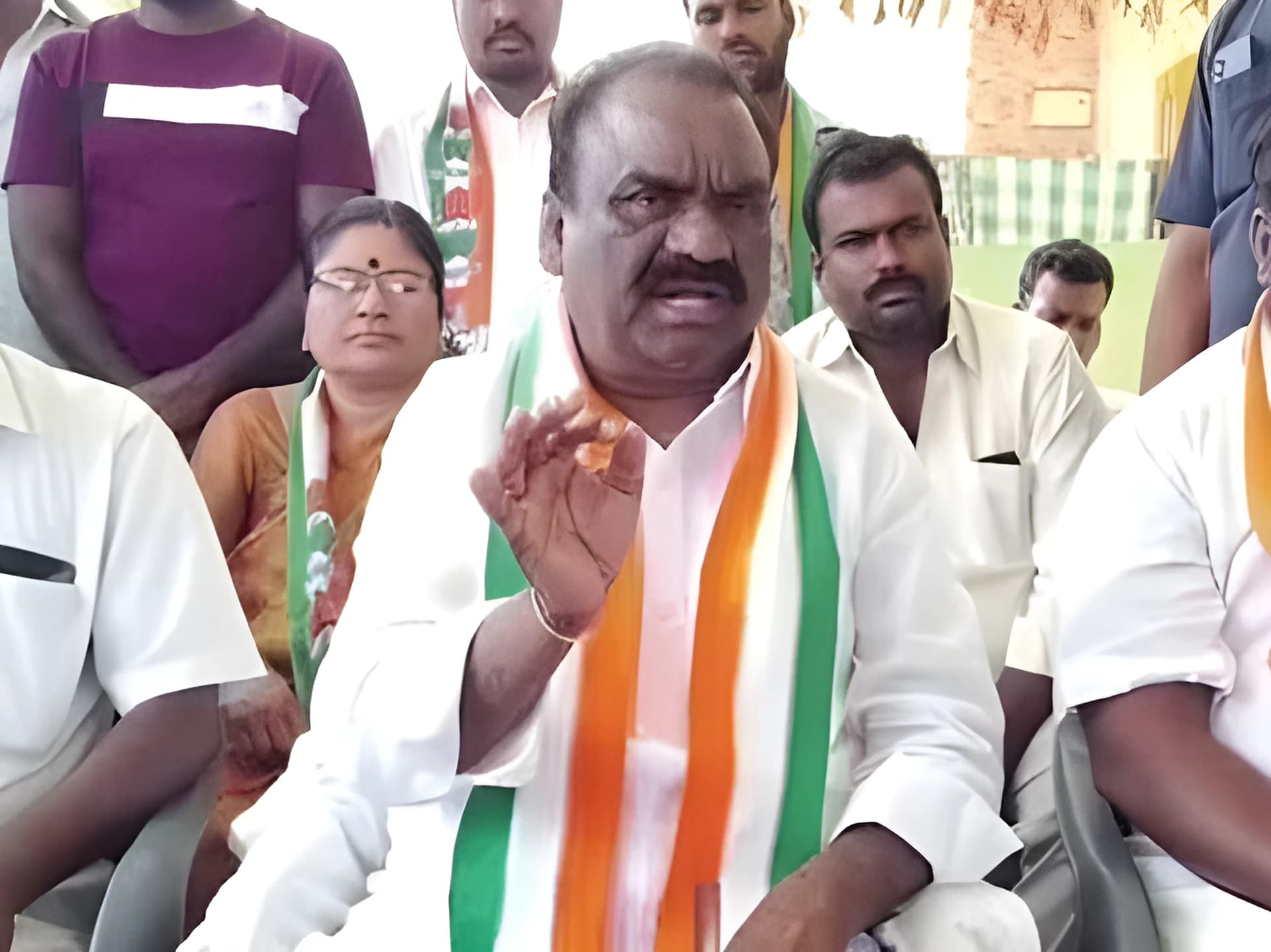 నాకు టికెట్ ఇచ్చింది AICC.. రాజ్గోపాల్ కాదు