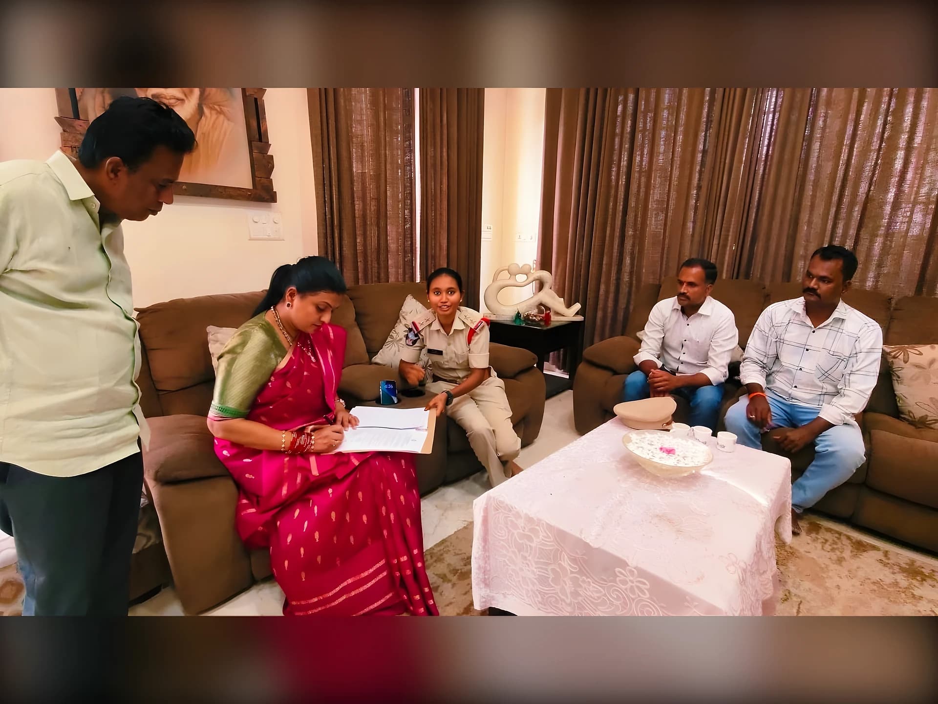 మాజీ మంత్రి రోజాకి పోలీసు నోటీసులు?