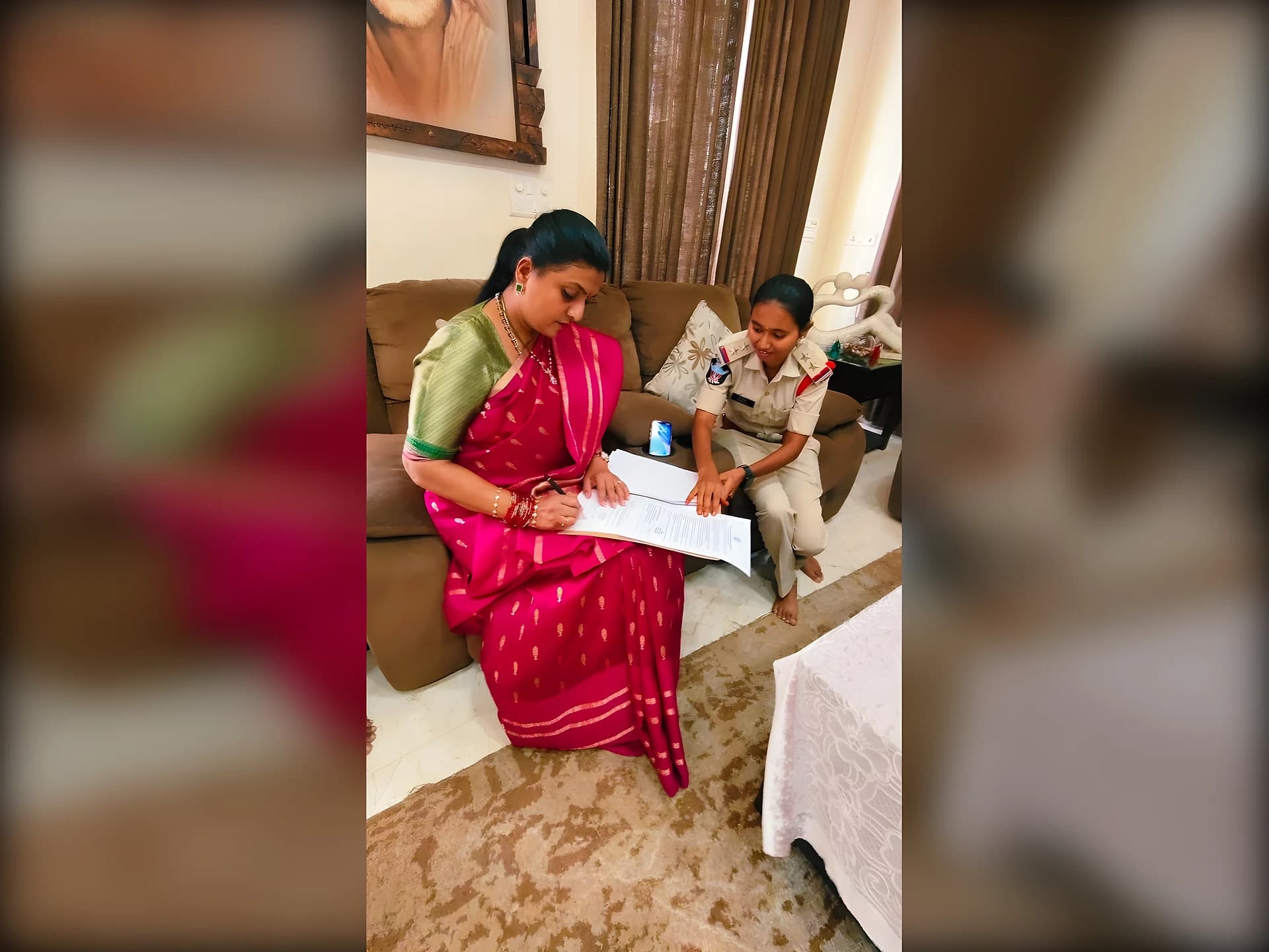 మాజీ మంత్రి రోజాకి పోలీసు నోటీసులు?