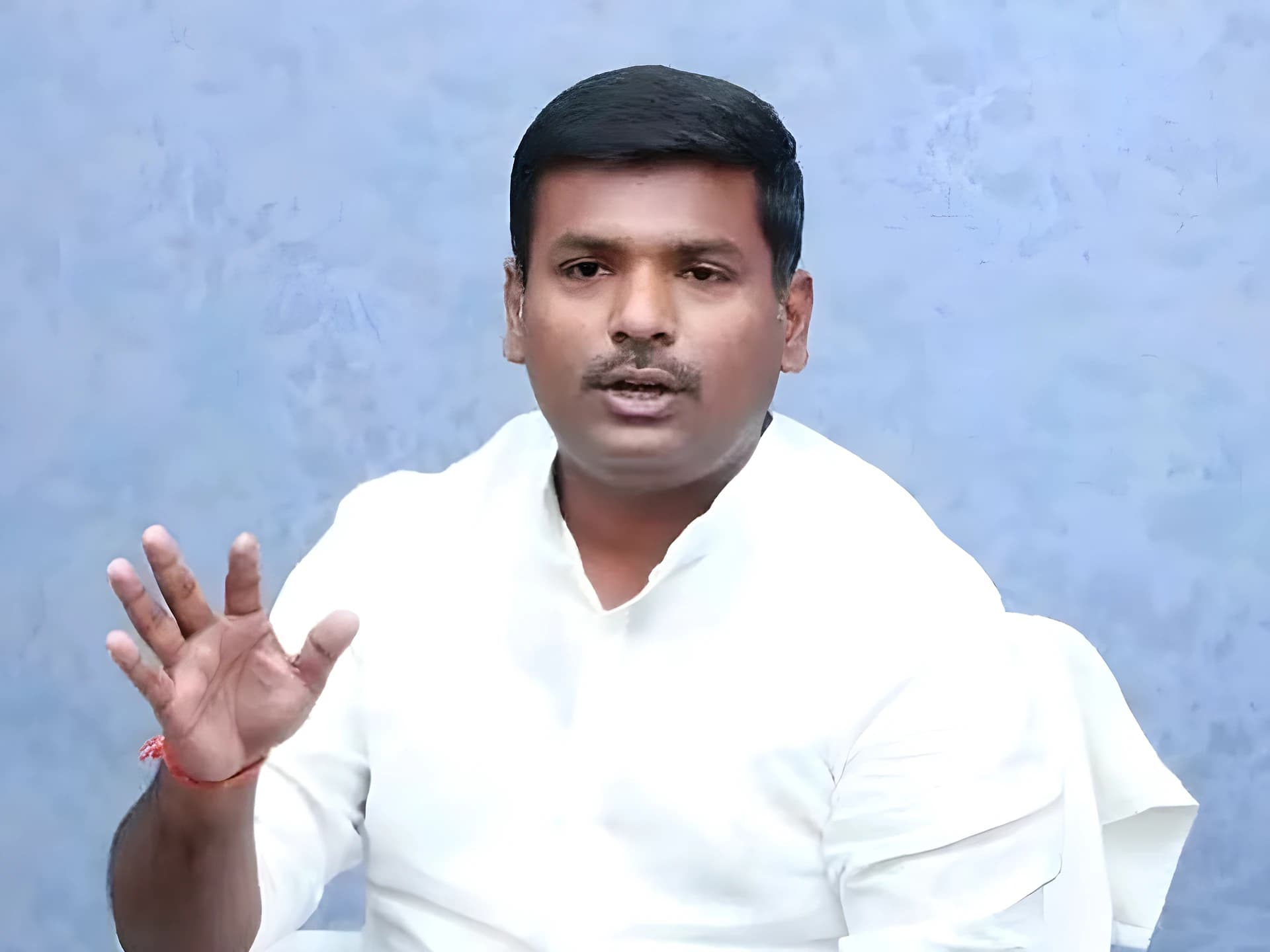 GMRను ఎందుకు మాట్లాడించలేదు: గుడివాడ