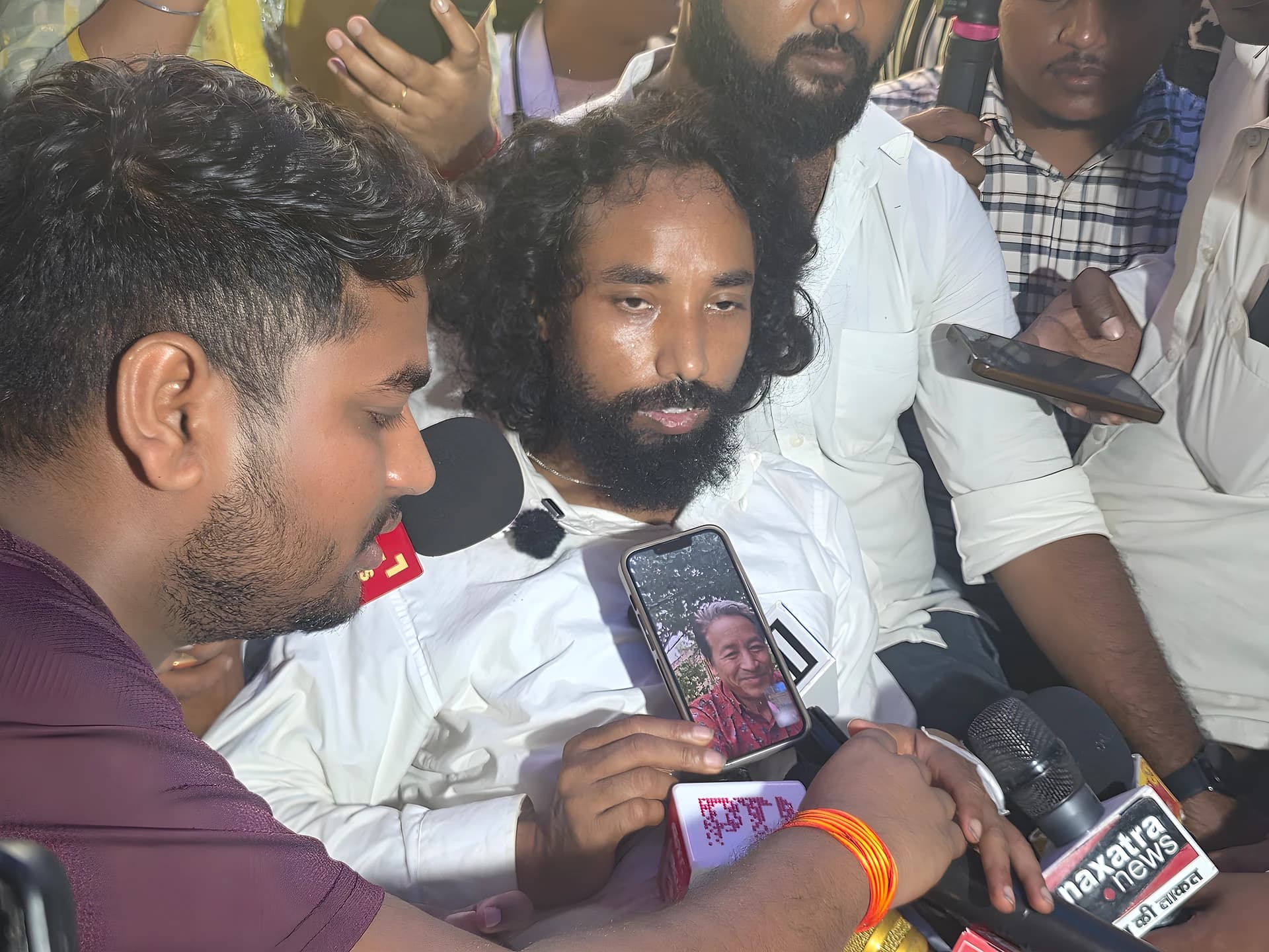 సోనమ్ వాంగ్చుక్ మాటతో నీళ్లు తాగిన దేవేంద్ర నాథ్!