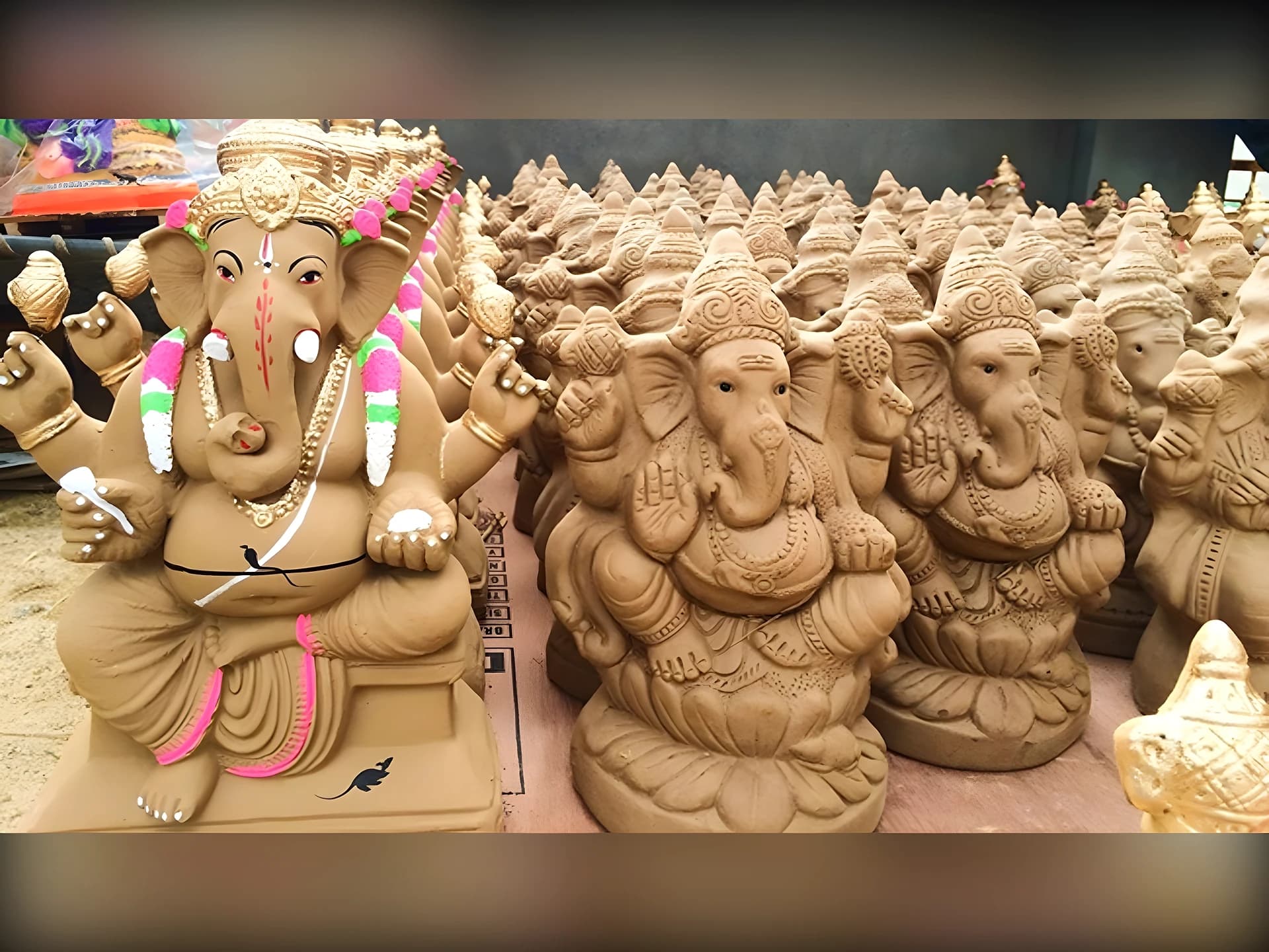లక్ష విగ్రహాలు ఫ్రీ.. ఆఫీసర్ల జేబుల్లోకి లక్షలు!