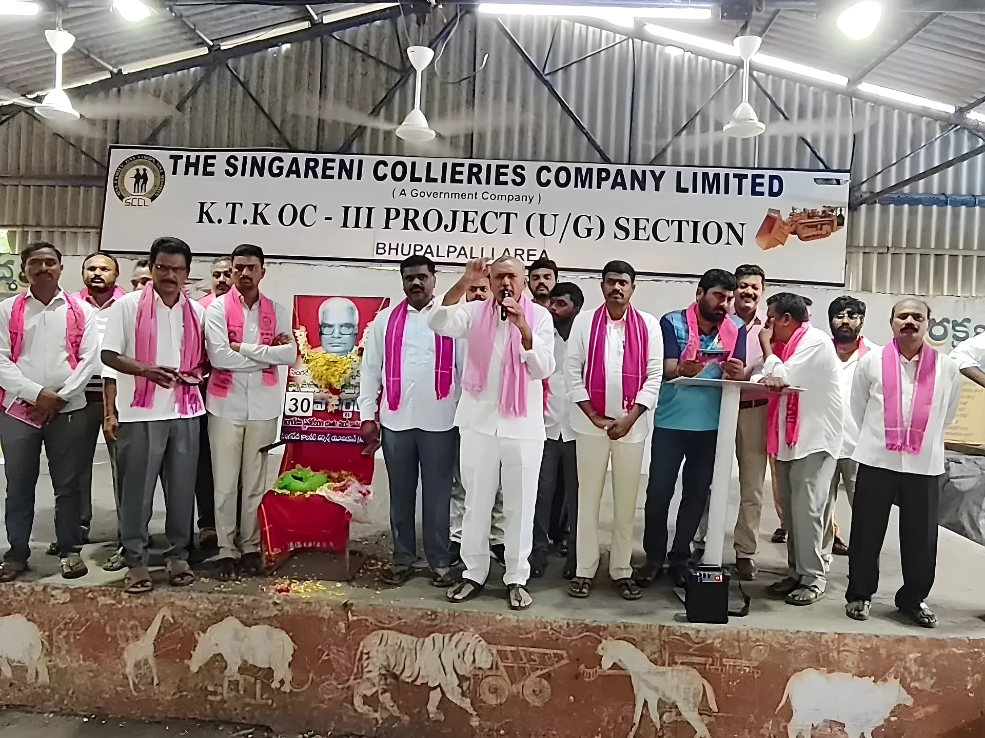 కార్మికుల సంక్షేమాన్ని విస్మరించారు: గండ్ర