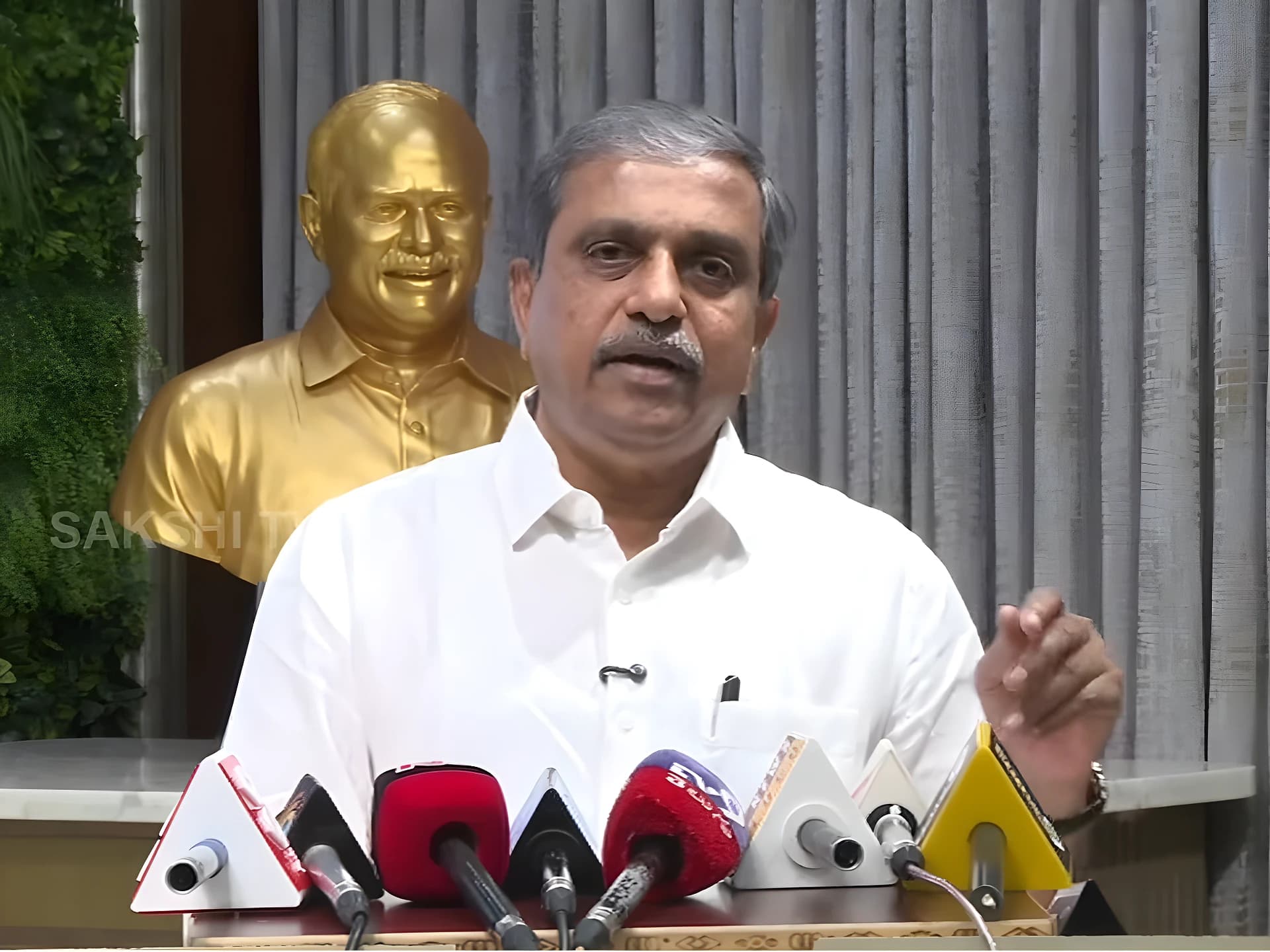 డీఎస్సీపై తగ్గేది లేదు: సజ్జల