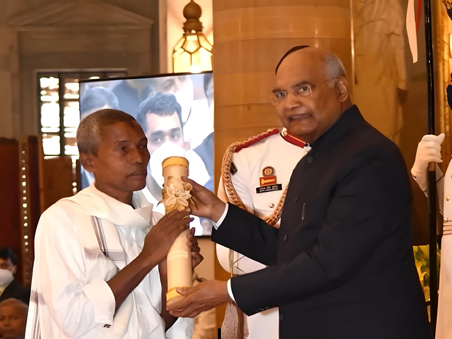 పద్మశ్రీ అవార్డీ హరేకల హజబ్బకు EC నోటీసు?