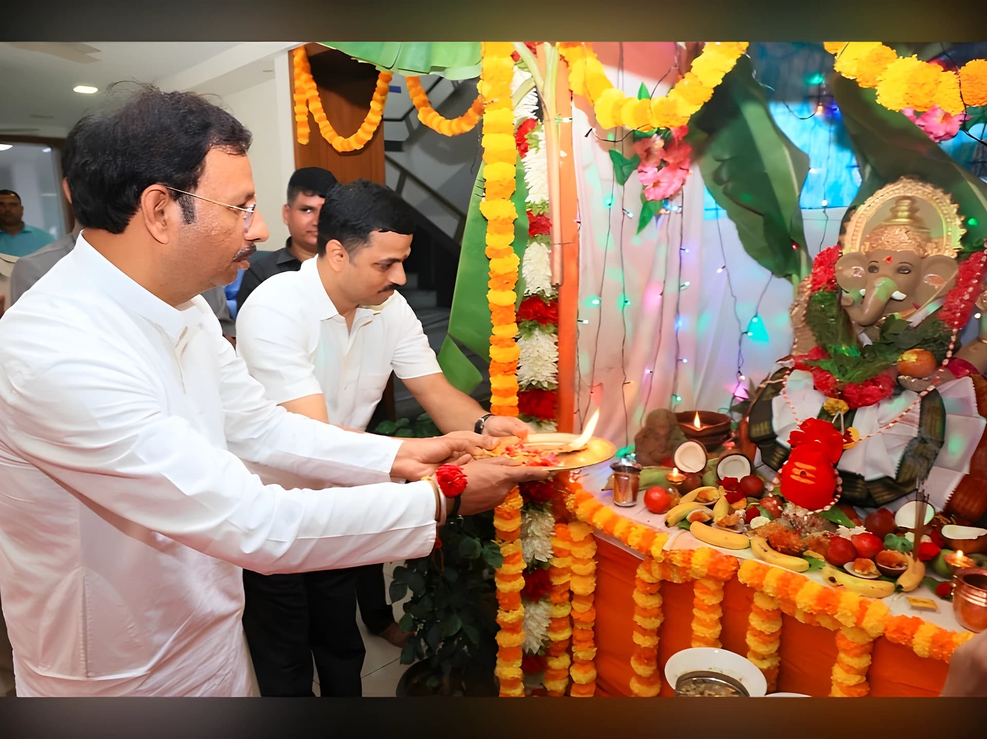 గణనాథుడికి.. ప్రత్యేక పూజలు చేసిన CP