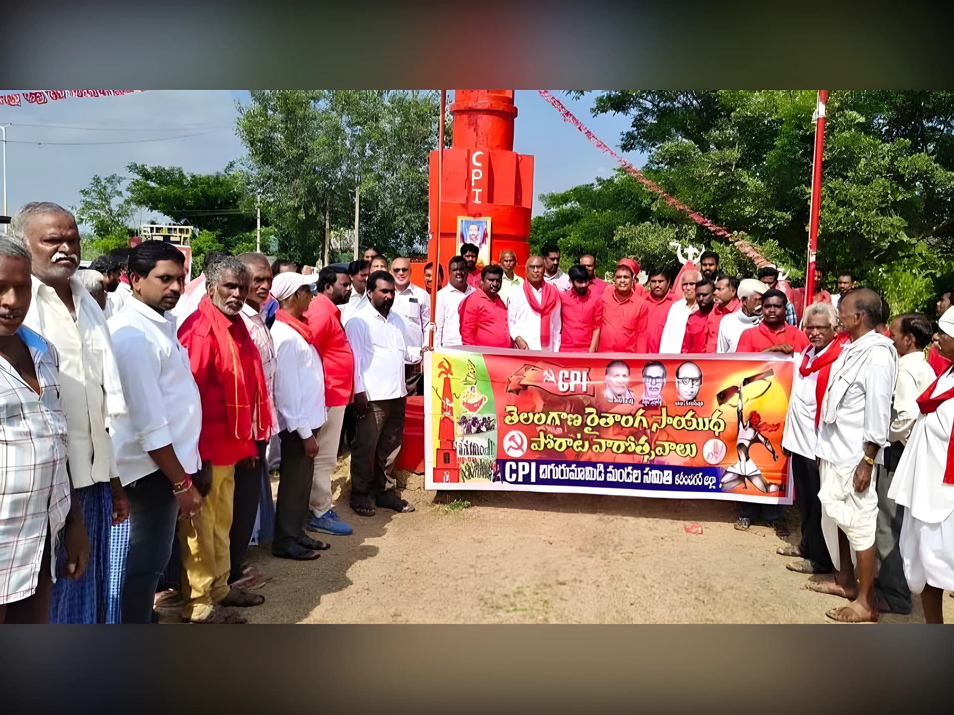 చిగురుమామిడిలో ఎర్రజెండా రెపరెపలు.. అమరులకు నివాళి