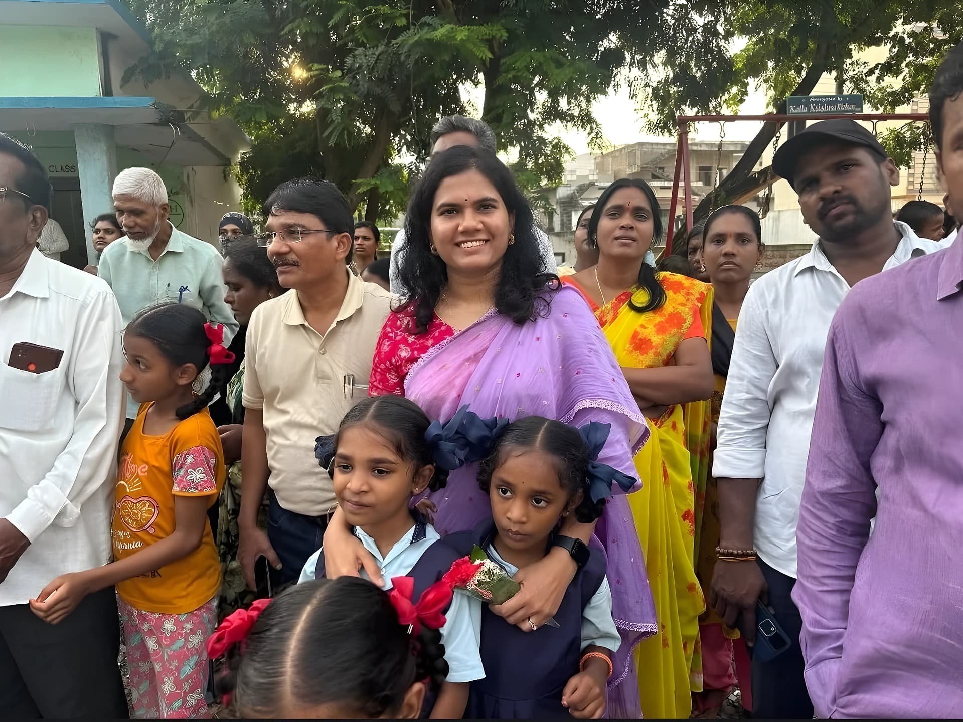 చదువుతోపాటు స్కూల్లో ఫెసిలిటీస్ ఉండాలి