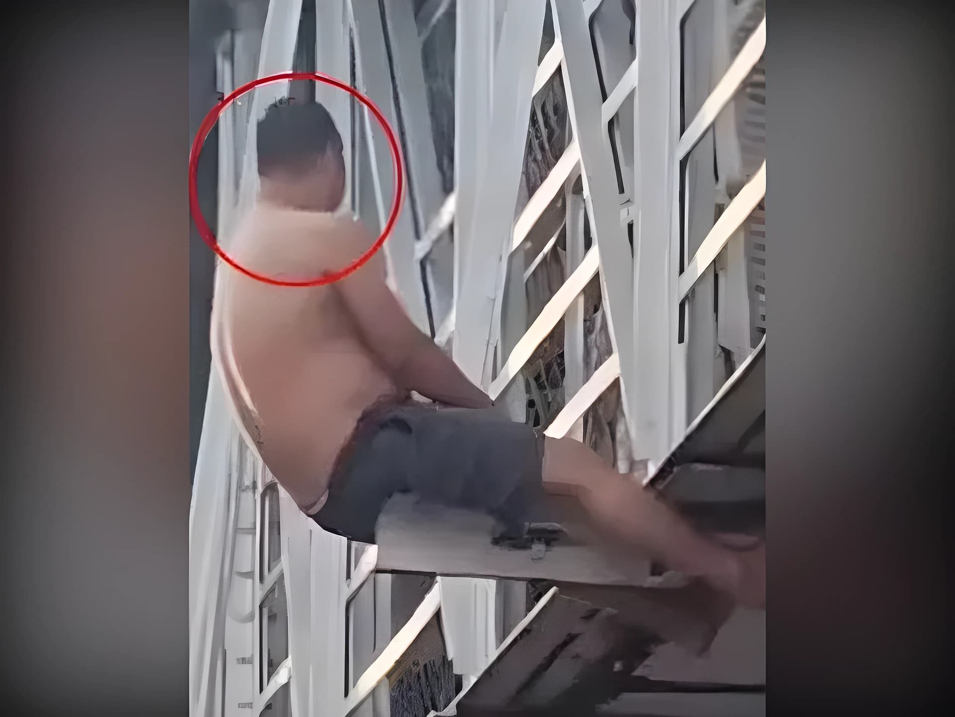 బ్రిడ్జిపై వేలాడుతూ ఆత్మహత్య బెదిరింపు