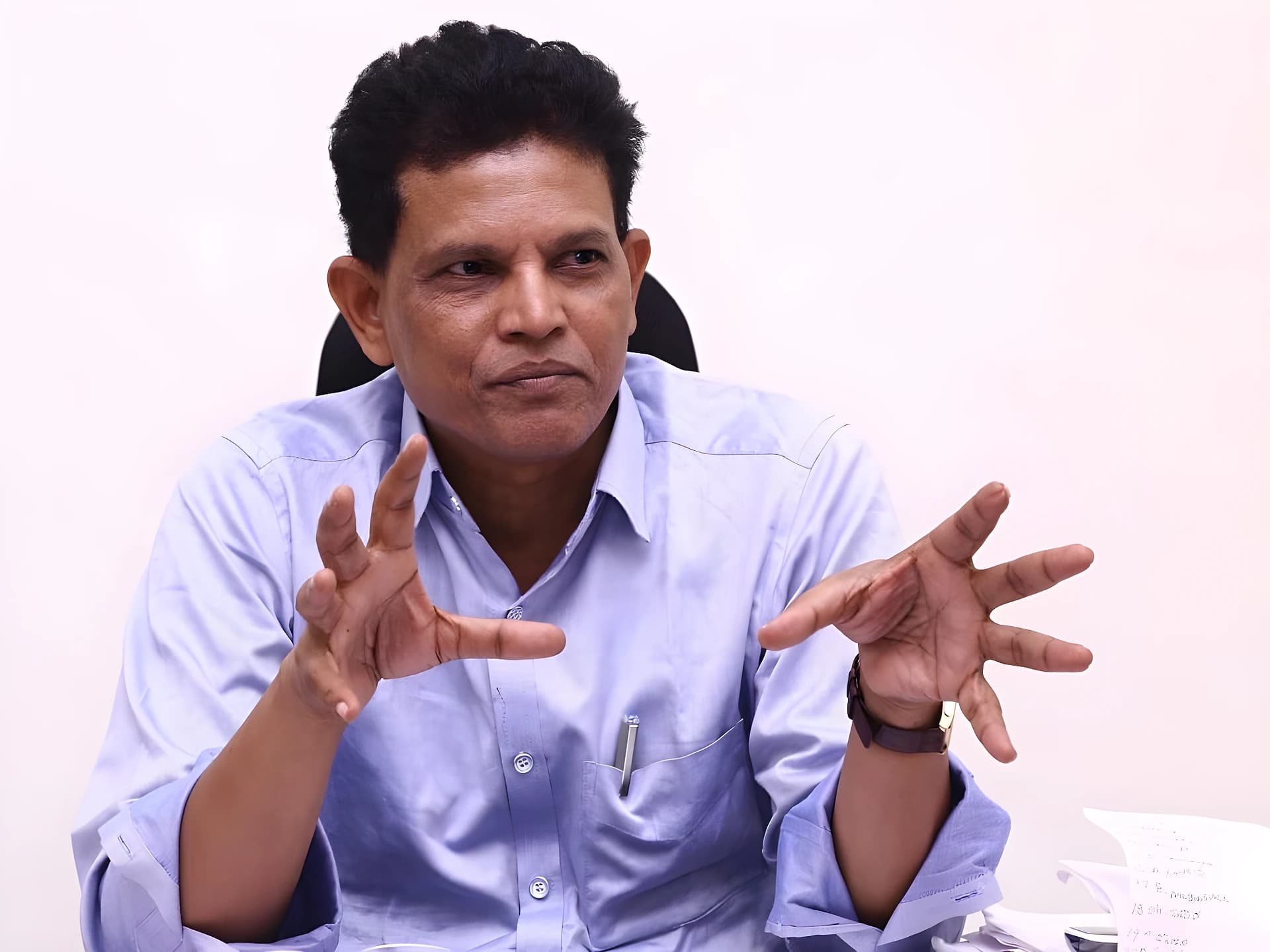 బంజారాహిల్స్కు సమానంగా ఆదివాసీ బడులు: ఆకునూరి మురళి