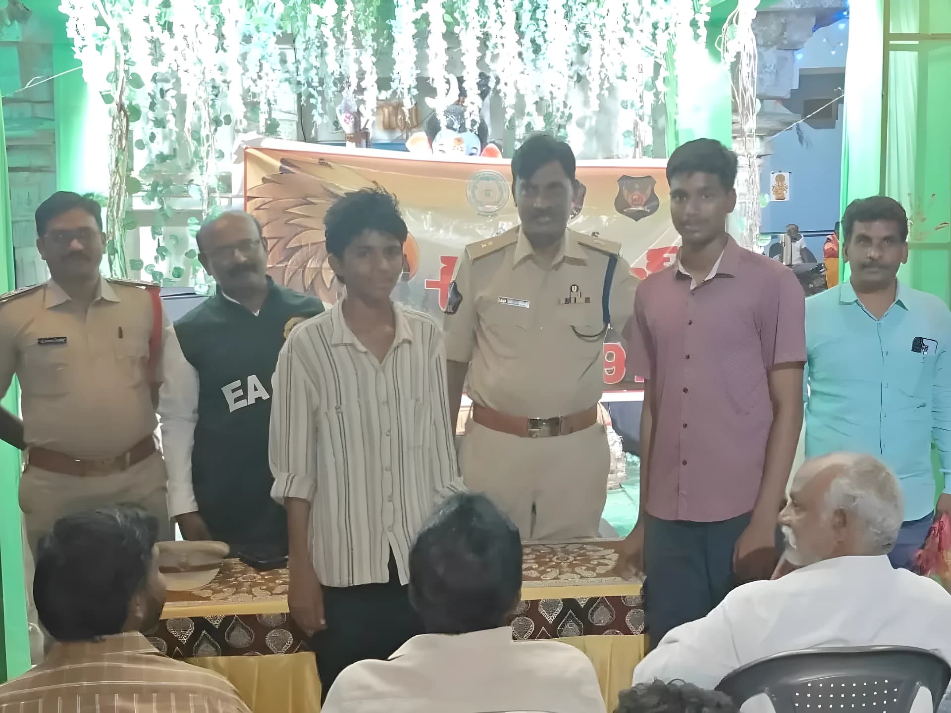 యువత చెడు వ్యసనాలకు దూరంగా ఉండాలి