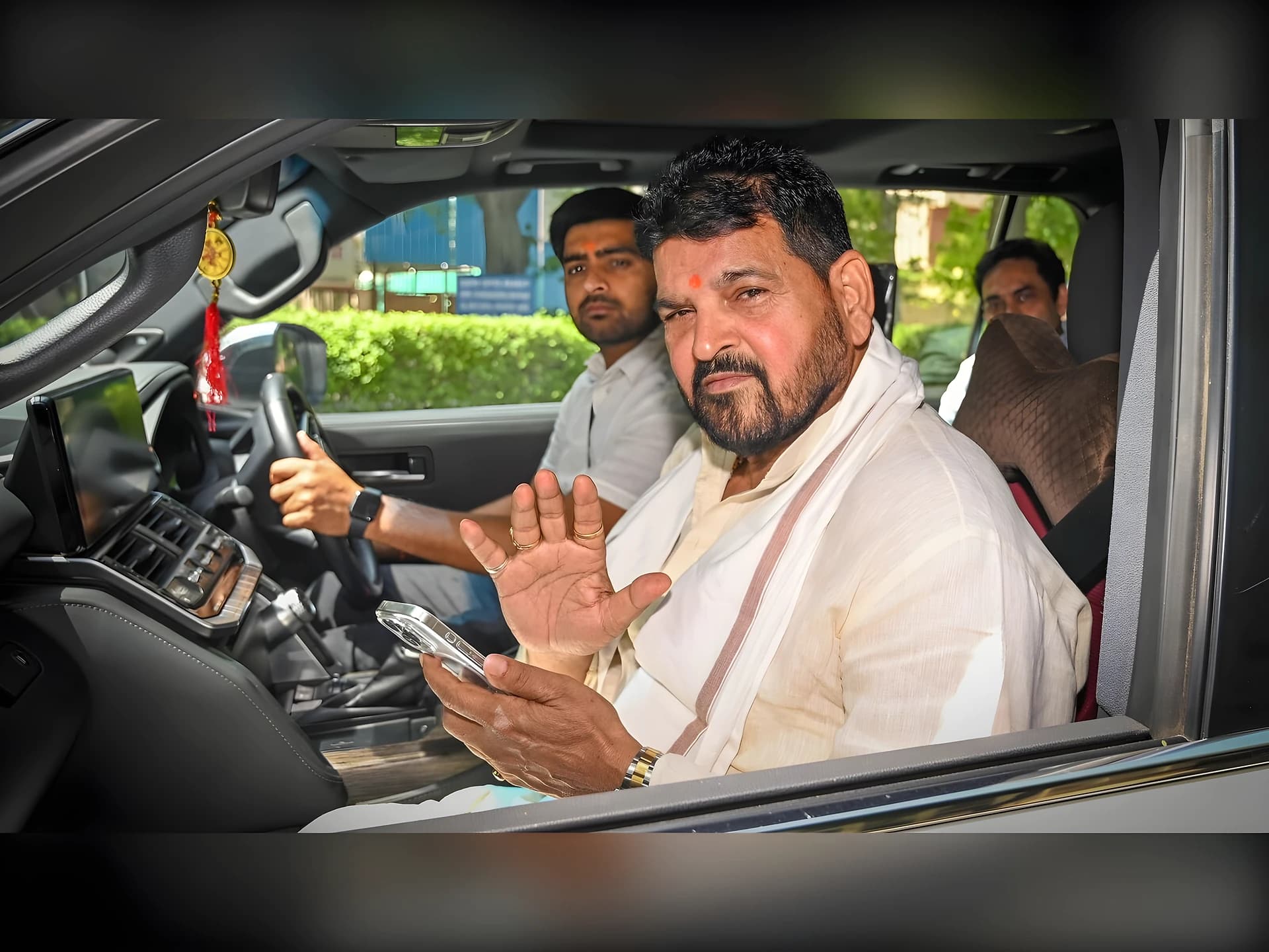 బ్రిజ్ భూషణ్కు నోటీసులు