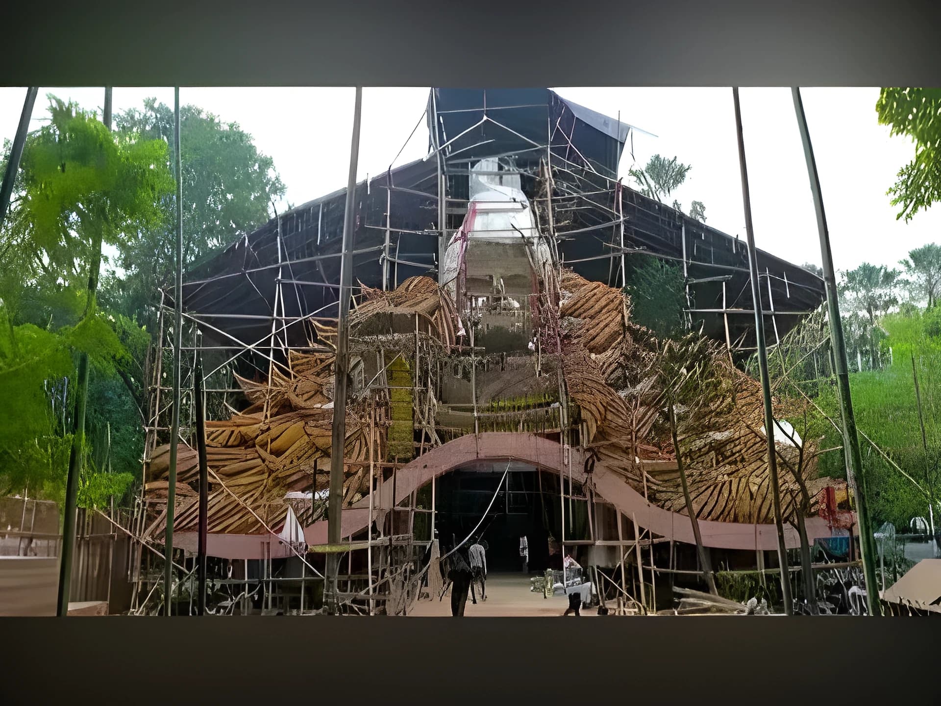 కోల్కతా పార్క్ స్ట్రీట్లో మొదటిసారి దుర్గా పూజ