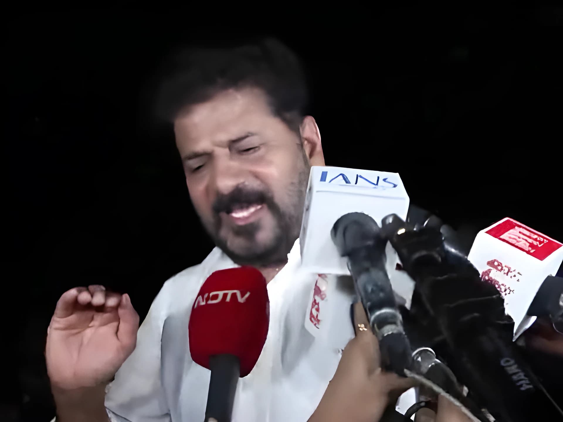 భయంతోనే రాహుల్ గాంధీపై దాడికి యత్నం: రేవంత్ రెడ్డి