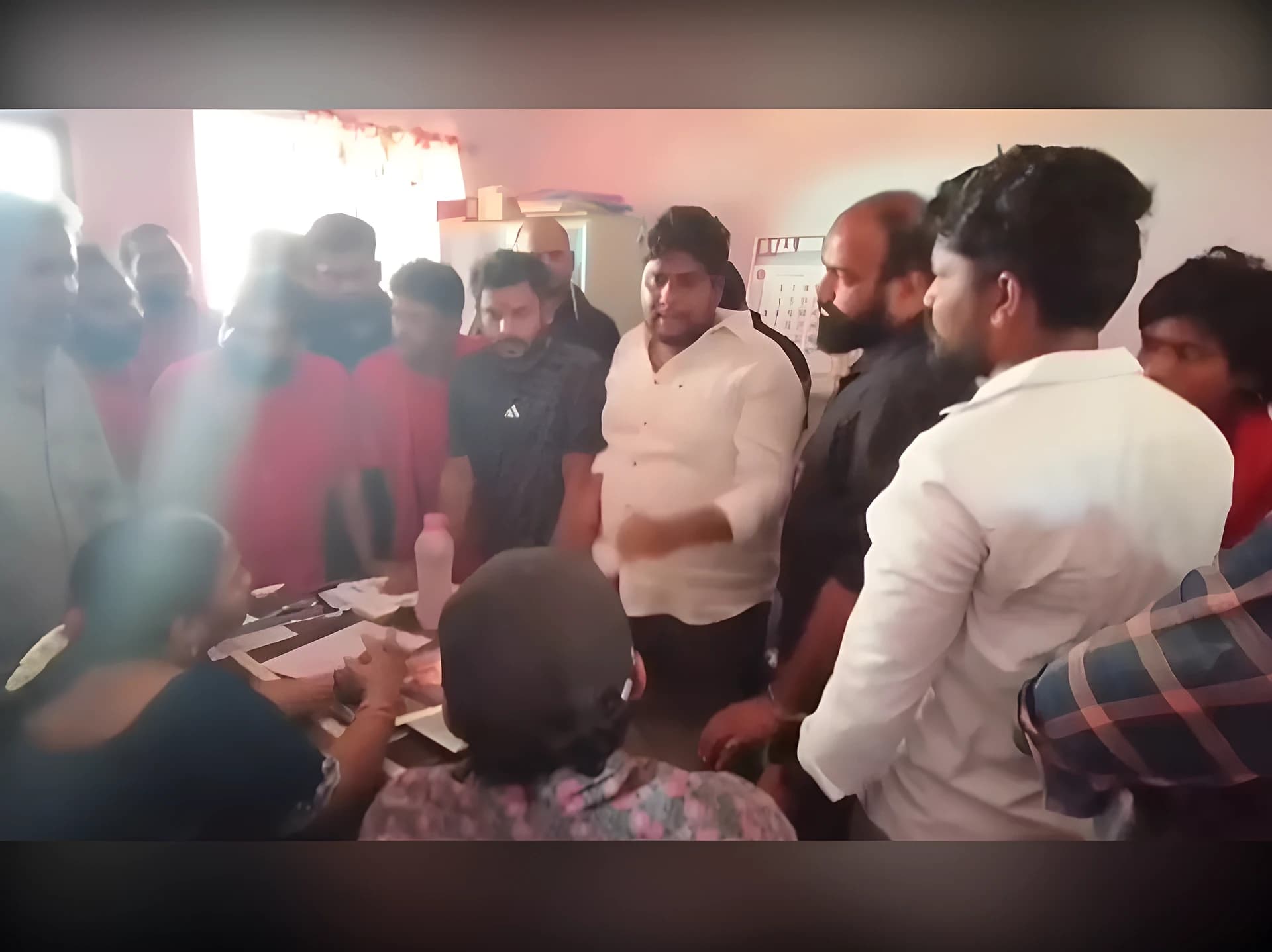 స్టూడెంట్స్ డ్రెస్ కోడ్పై ఫైర్