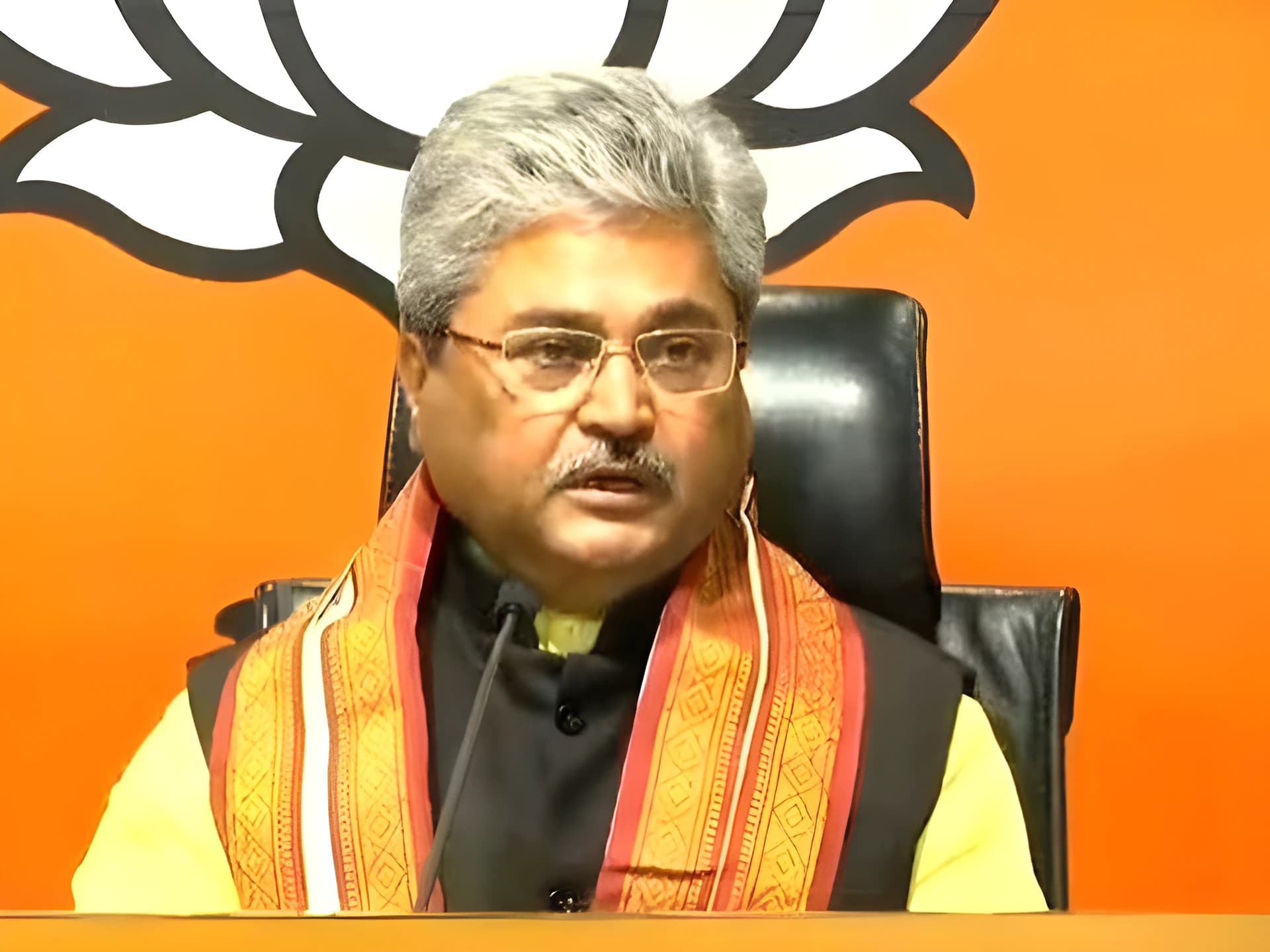 గవర్నర్ పదవితో విచారణకు అడ్డంకా?