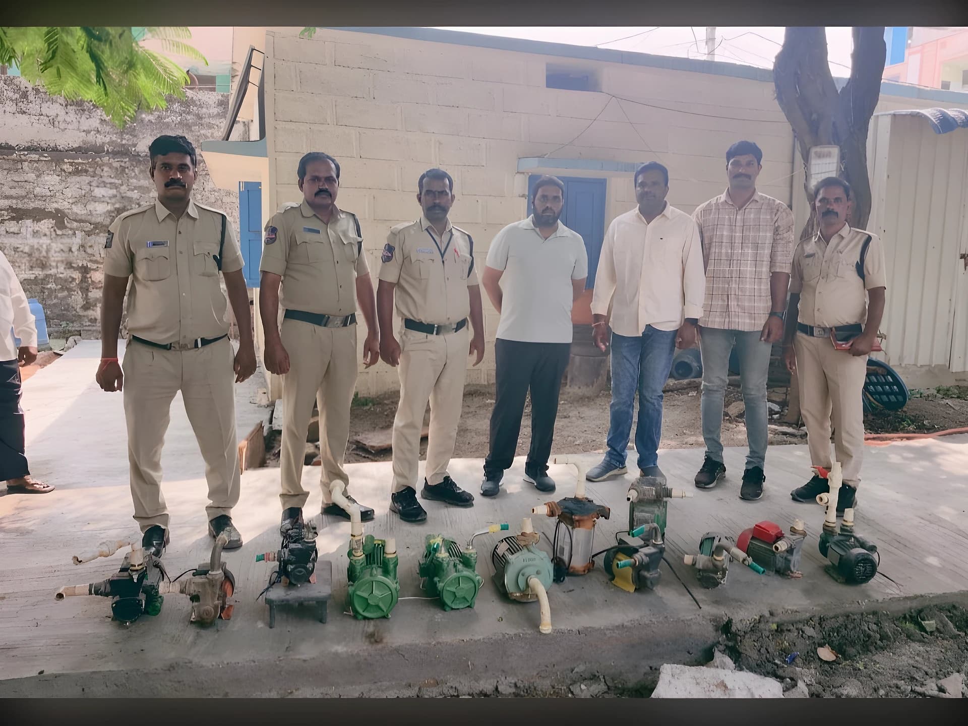 కూకట్పల్లిలో అక్రమ మోటార్లు సీజ్