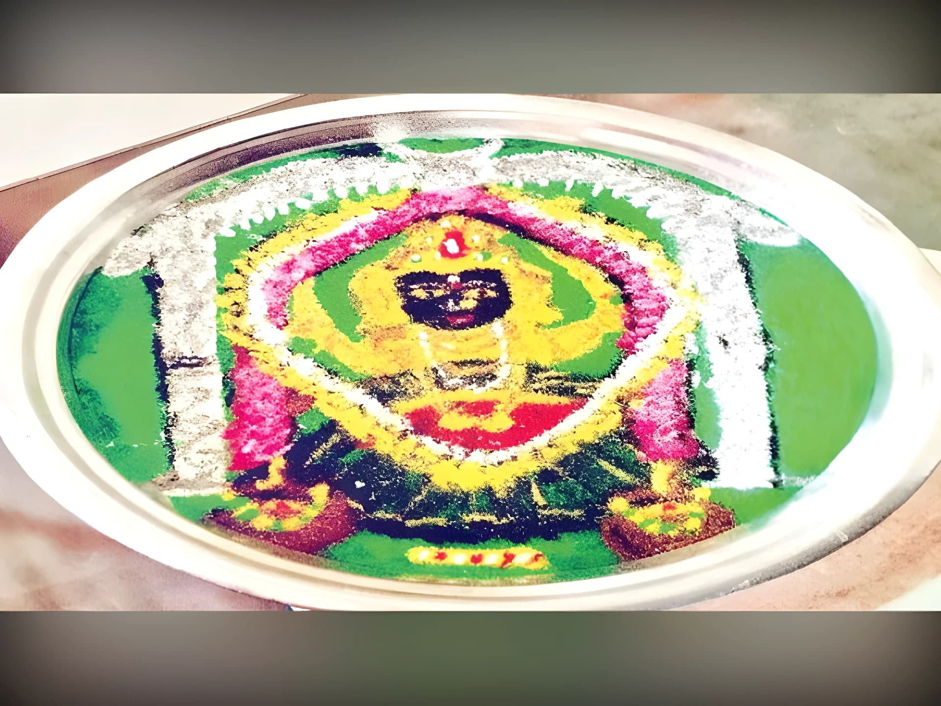 రంగోలీతో అదరగొడుతున్న రీసర్వే డిప్యూటీ తహసీల్దార్
