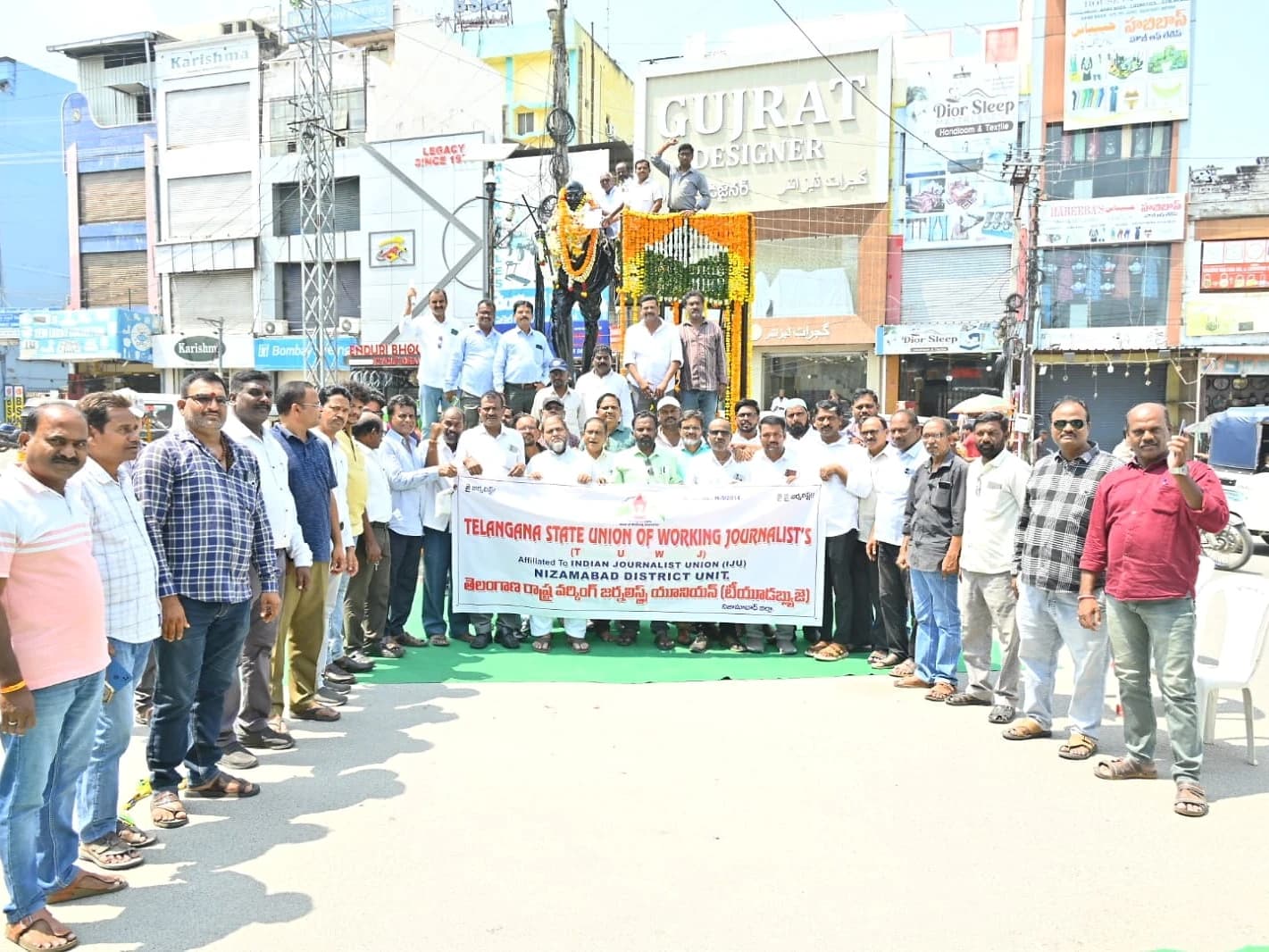 జర్నలిస్టుల సమస్యలు పరిష్కరించాలి