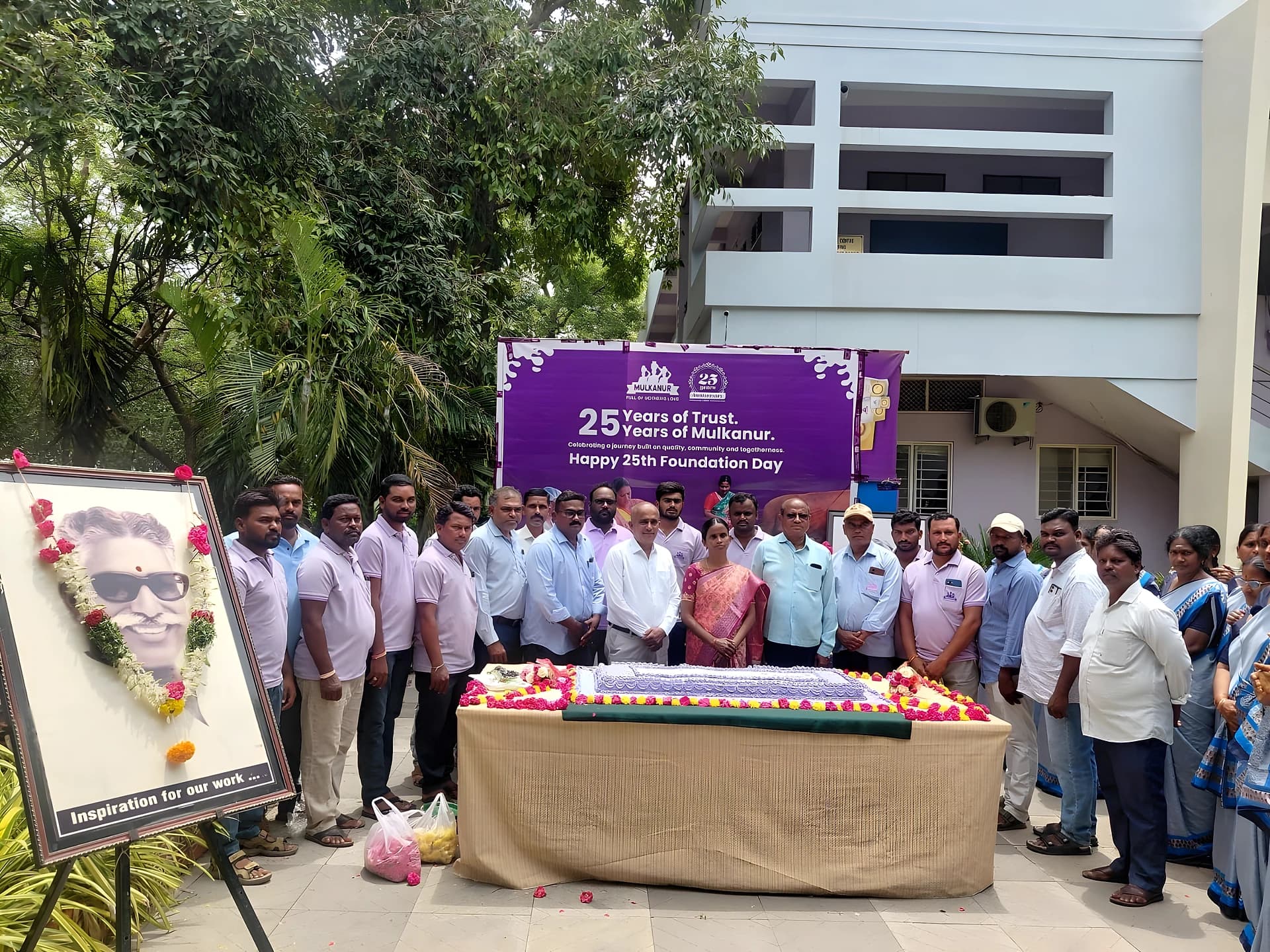 పాడి రైతులకు అండగా 25 ఏళ్ల సేవలు