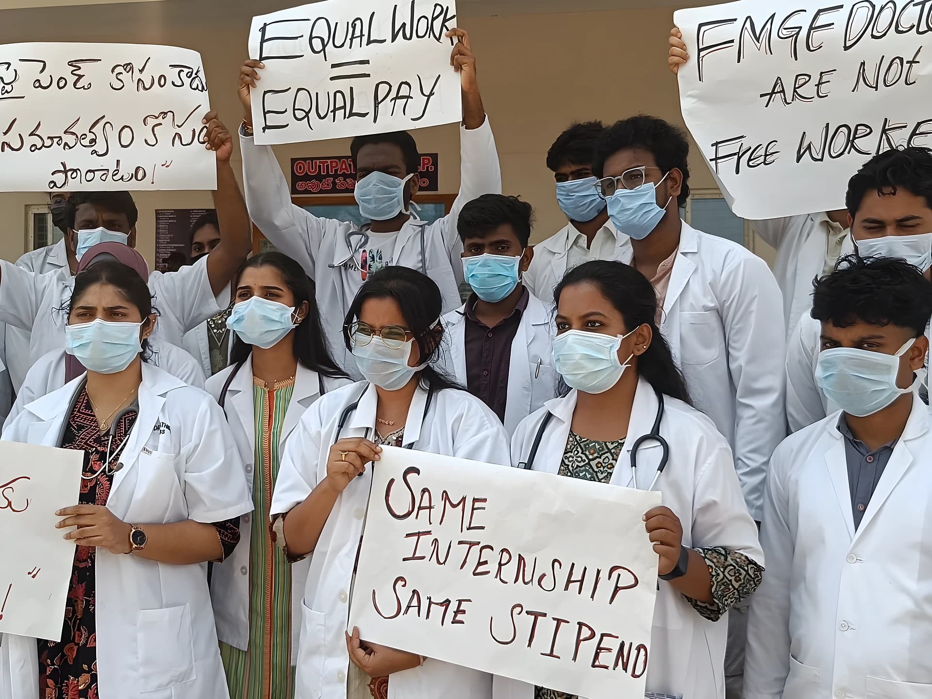 నర్సంపేట మెడికల్ కాలేజీలో వైద్యుల నిరసన