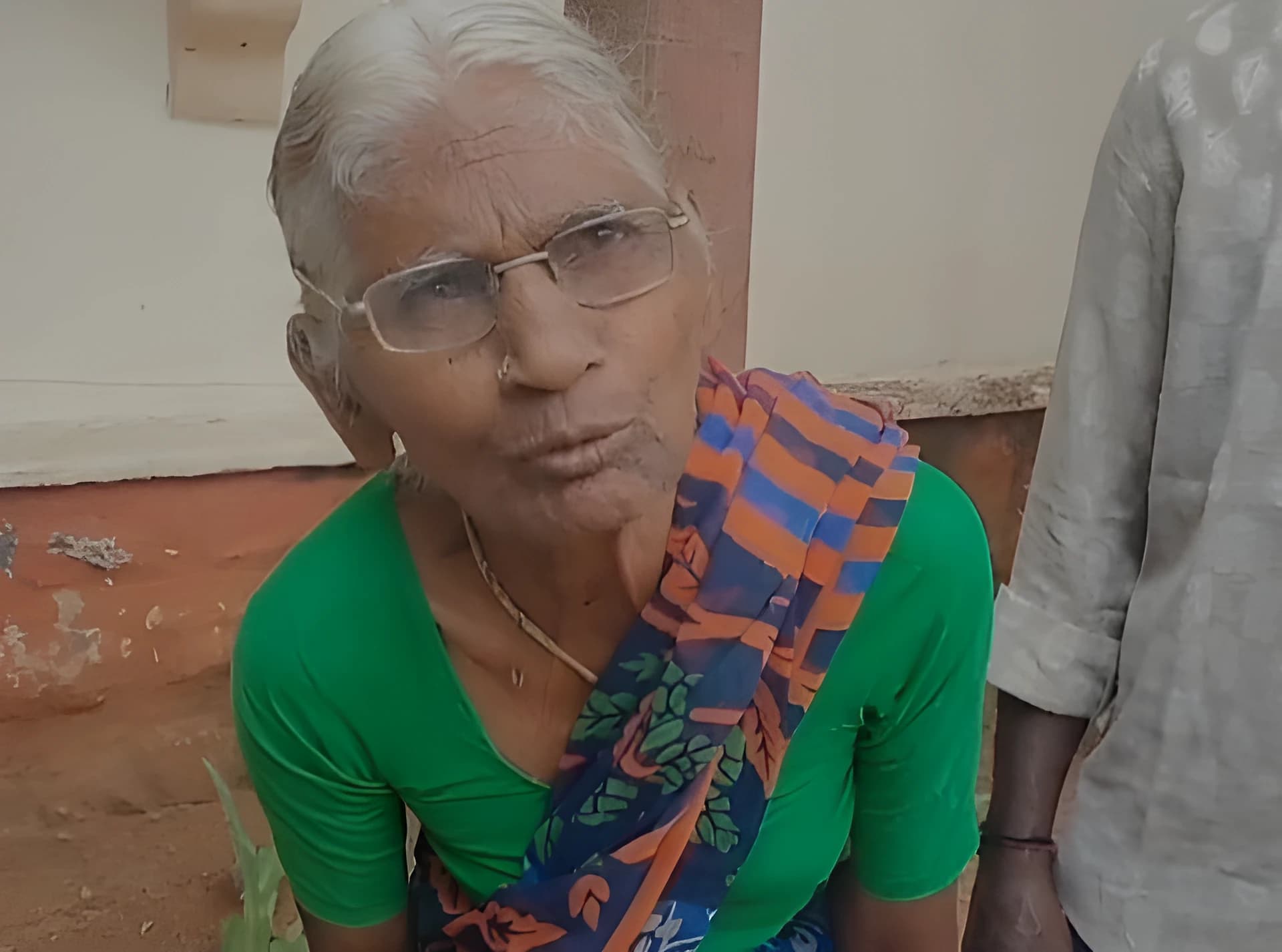 కుమారుడిపై కలెక్టర్కు ఫిర్యాదు చేసిన తల్లి