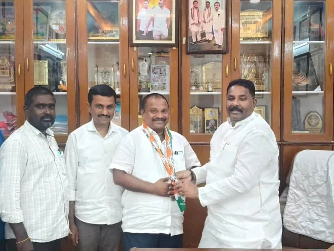 BRSకు రాజీనామా.. మాజీ సర్పంచ్ కాంగ్రెస్లో