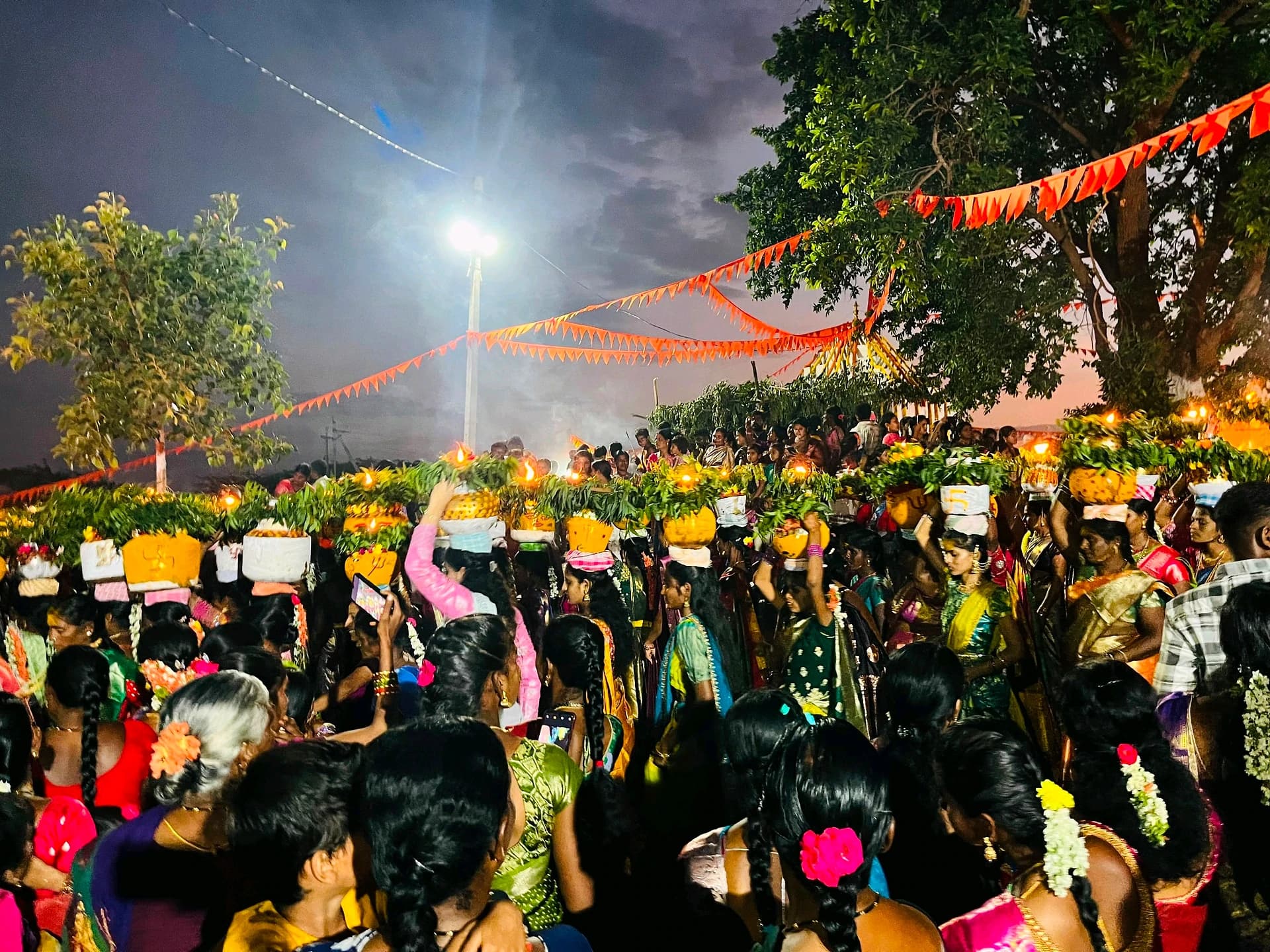 పోచమ్మ తల్లికి బోనాలు.. భక్తులతో కిక్కిరిసిన కొందుర్గు
