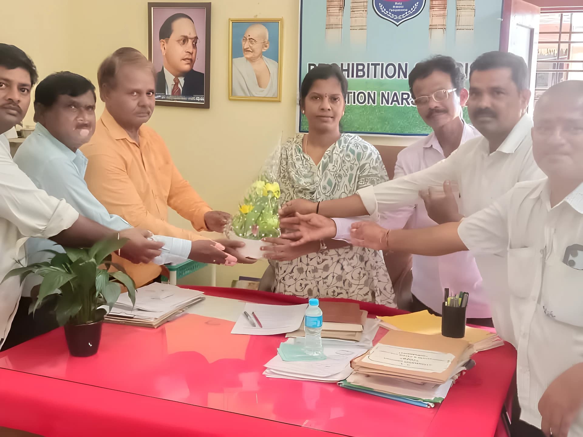 బెల్ట్షాపులు, డ్రగ్స్పై చర్యలు తీసుకోవాలని వినతి