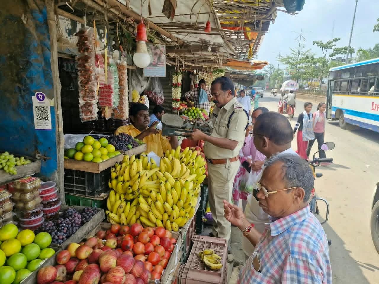 తూకాల్లో మోసాలకు పాల్పడితే కఠిన చర్యలు
