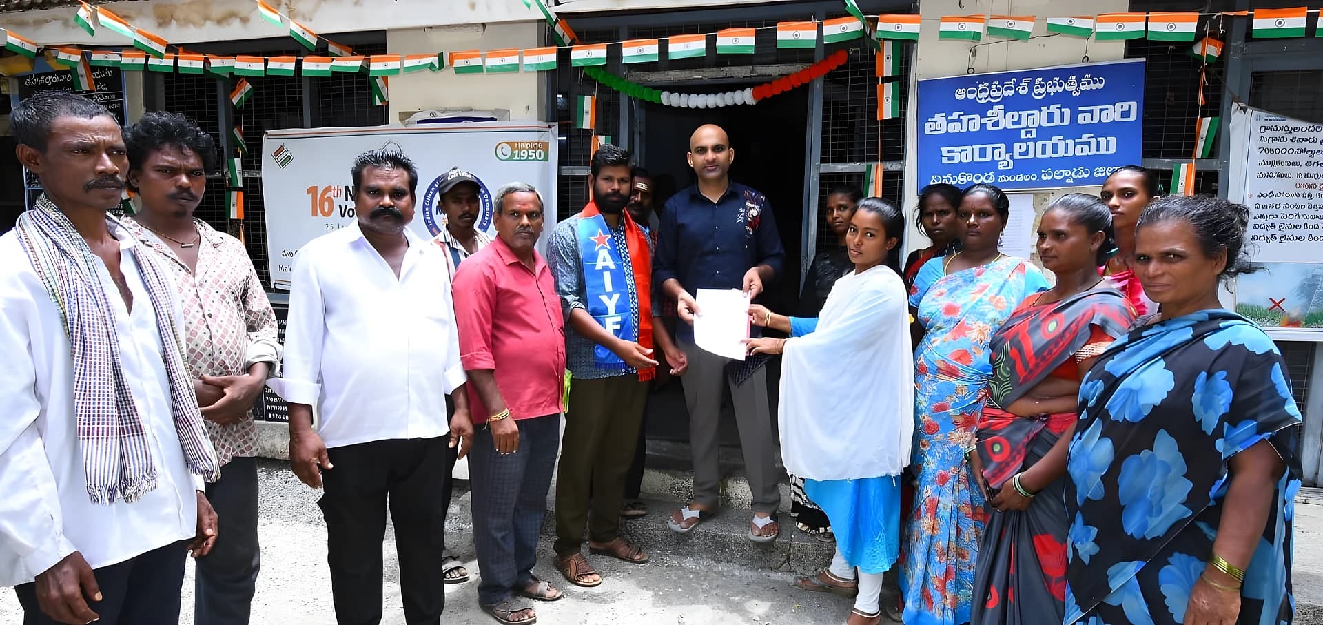 యువతకు ఇచ్చిన హామీలు అమలు చేయాలి