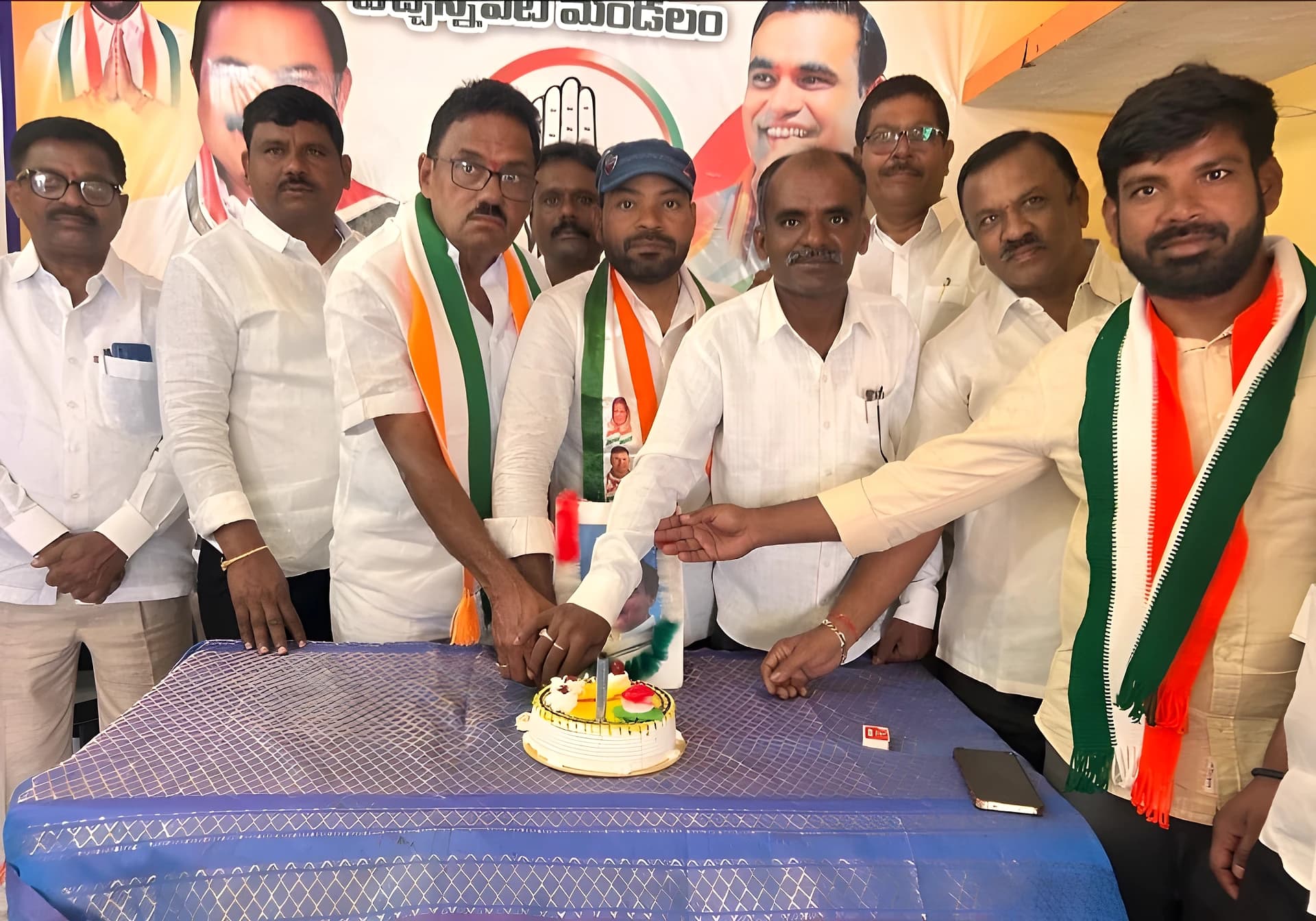 రాజీవ్ గాంధీకి నివాళులు