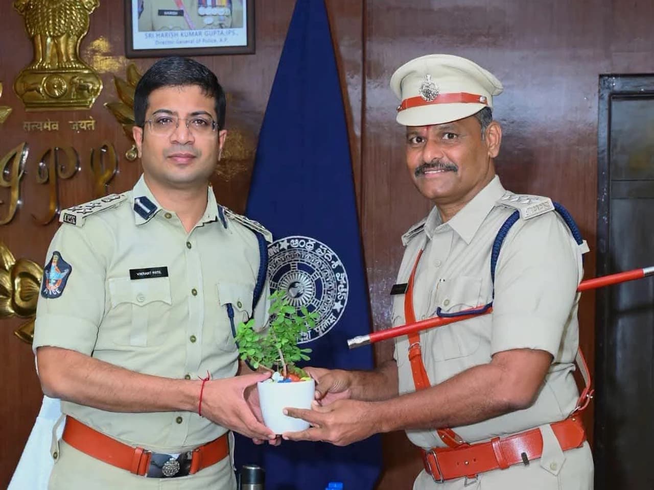 పత్తికొండ కొత్త DSPగా వంశీధర్ బాధ్యతలు